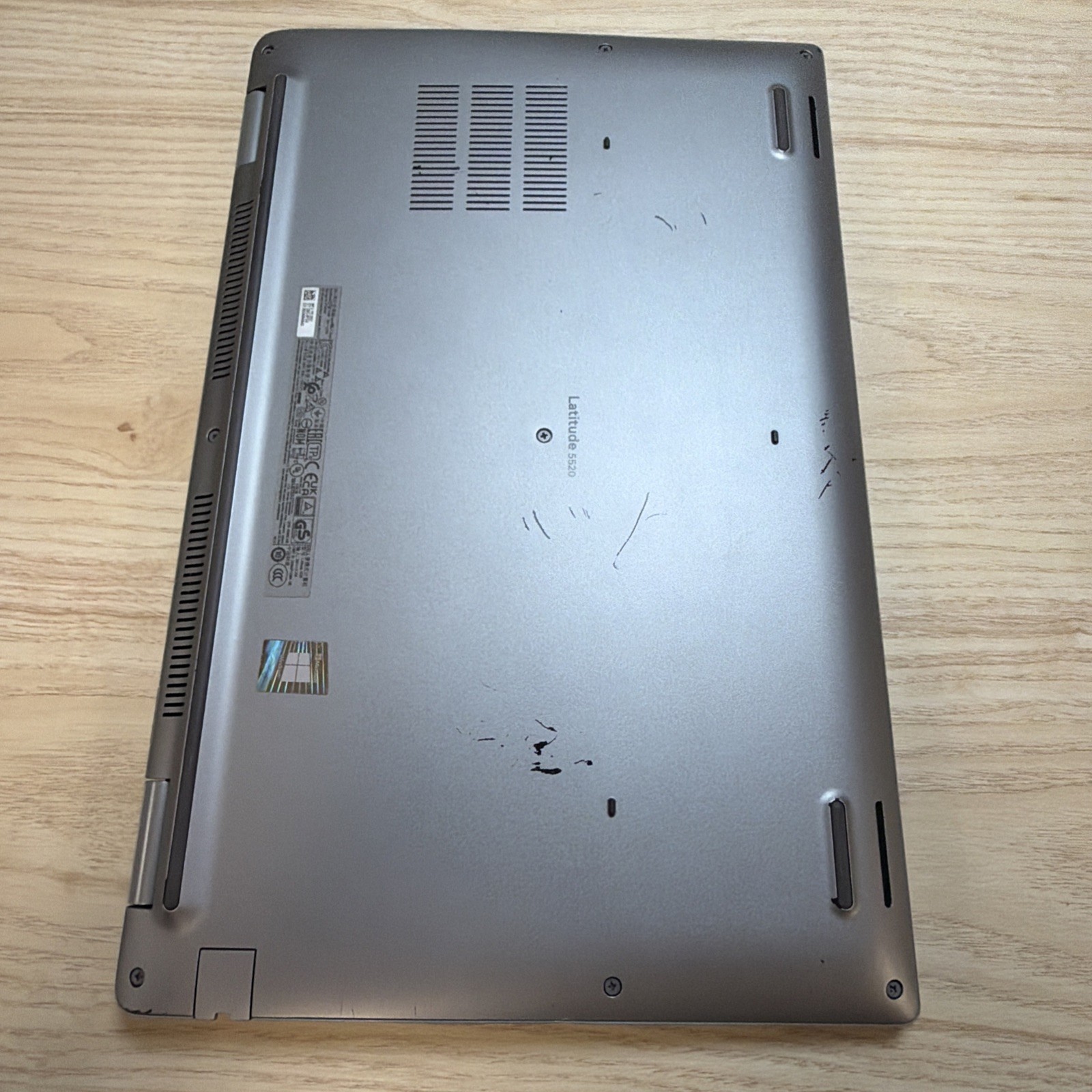 Dell Latitude 5520 i5-1145G7 16GB 512GB SSD 15″ FHD No OS – Broken Screen