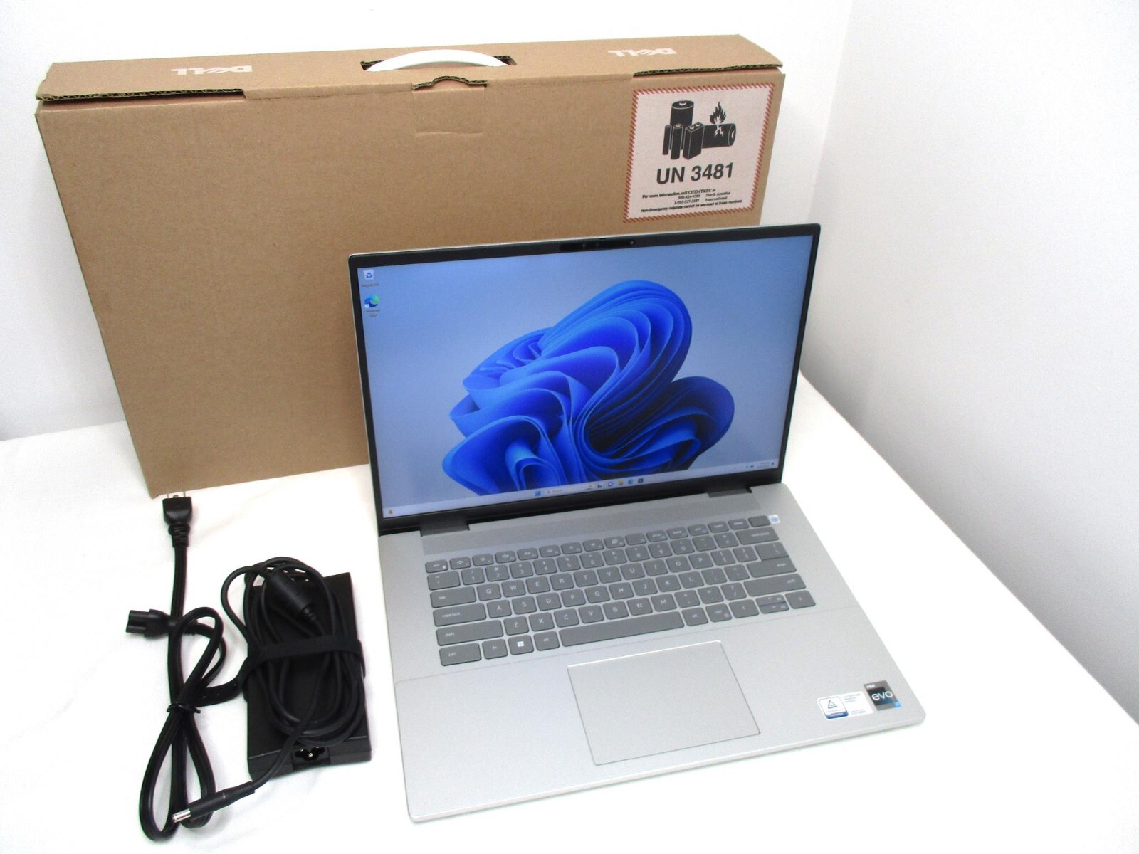Dell Inspiron 16 Plus 7630 Laptop QHD i7-13700H 14Core 16GB LPDDR5 1TB NVMe SSD