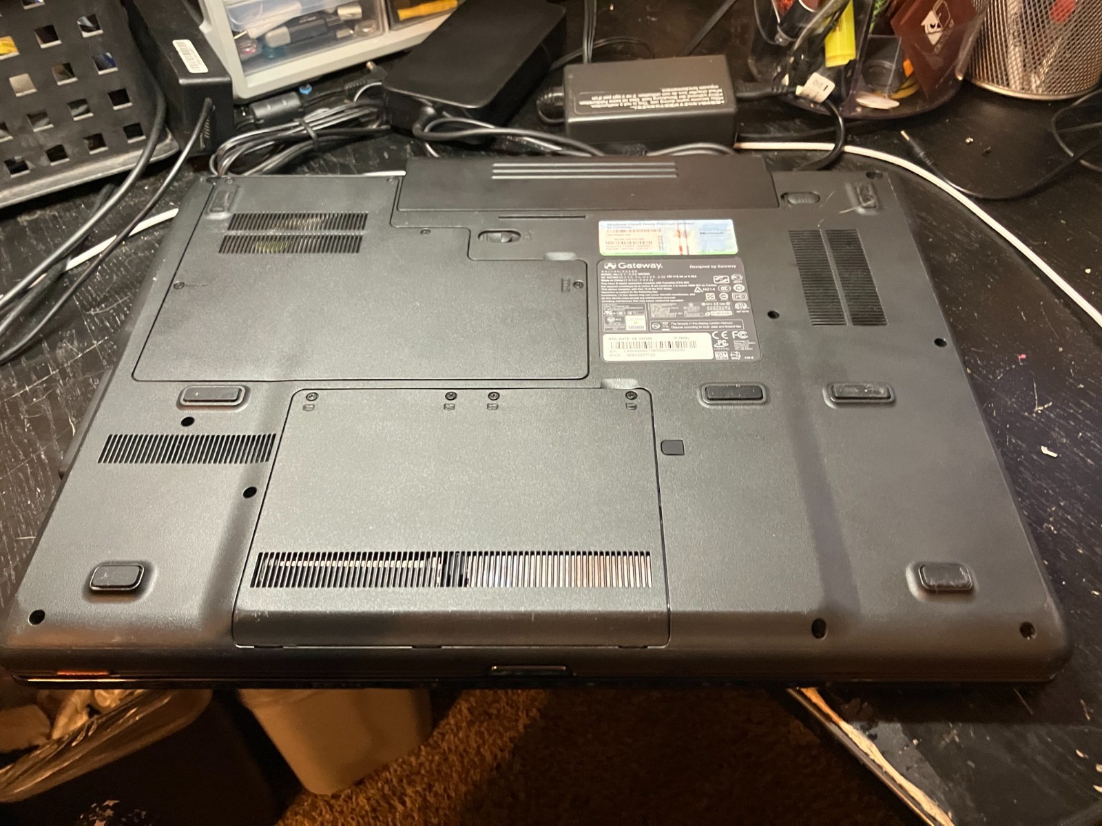 Gateway P-7805u 17″ Vintage Gaming Laptop C2D 2.26GHz 120GB SSD 8GB RAM NVIDIA 7