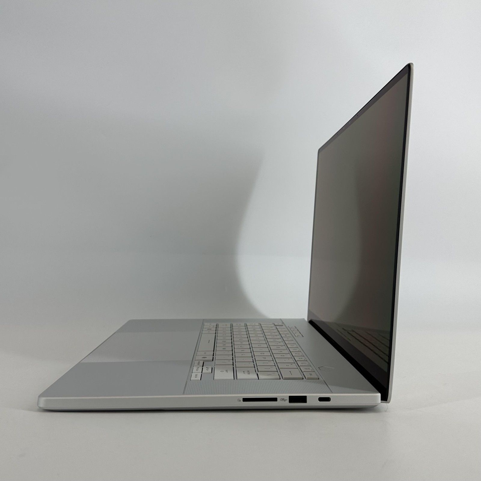 Asus ROG Zephyrus G16 GA605 16 QHD+ 2.0 GHz Ryzen AI 9 HX 370 32GB 2TB RTX 4070