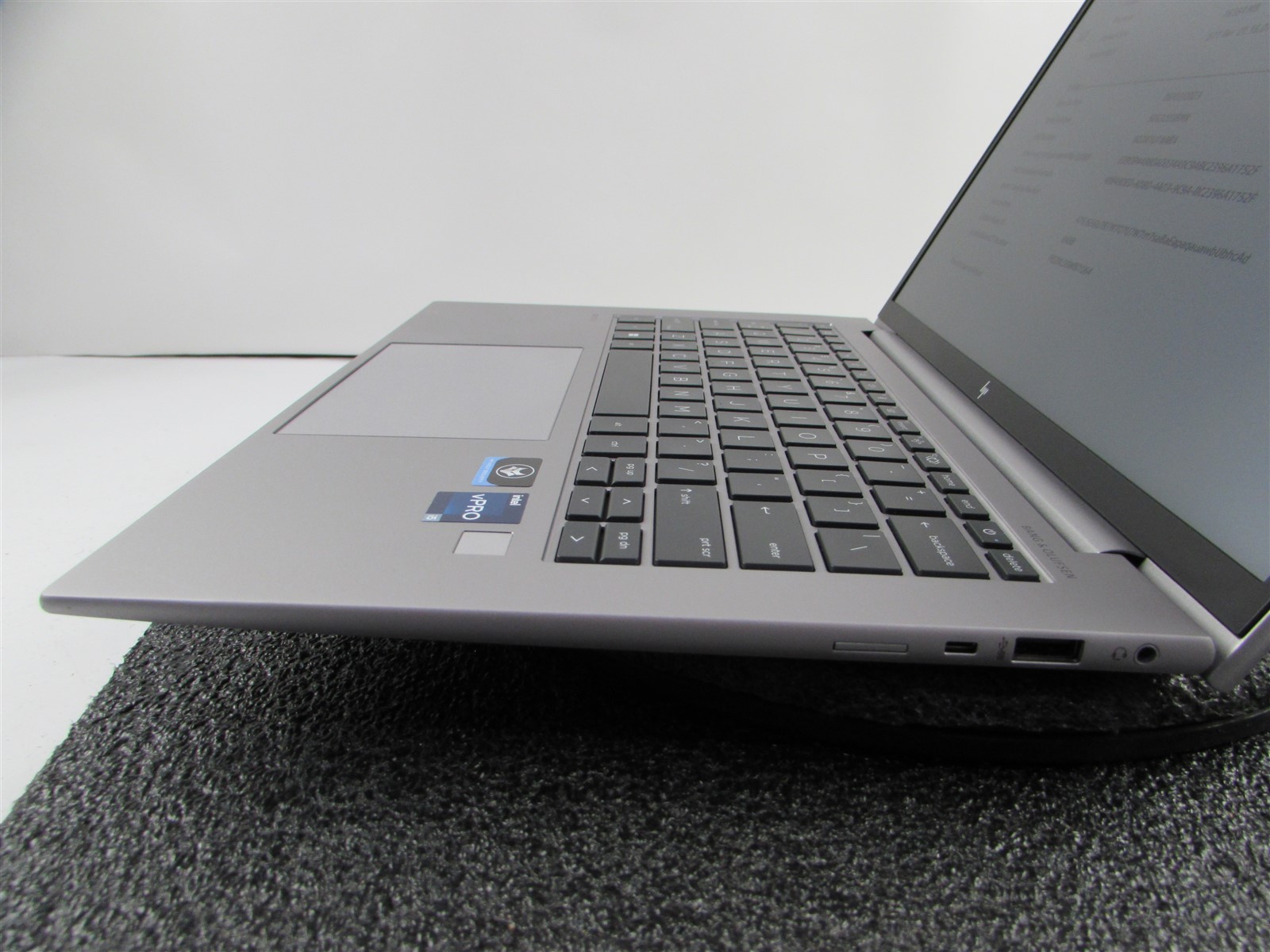 HP ZBOOK FIREFLY 14 (G9) 1920X1080 FHD CORE I5-1250P 256GB SSD 16GB RAM NO O.S