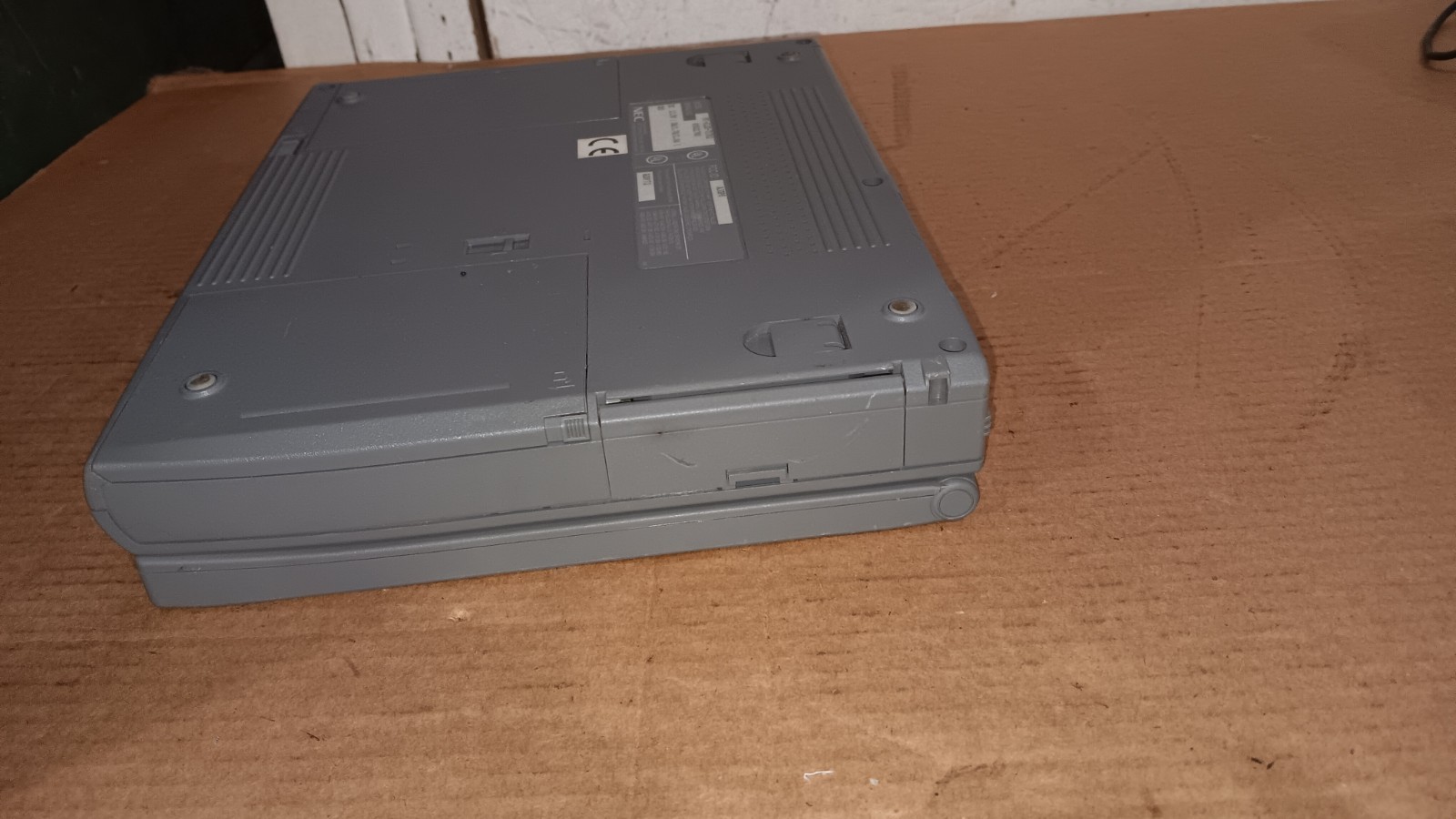Vintage NEC Versa 4080H Laptop Intel Pentium 120 MHz 10.4″ TFT Color LCD Screen