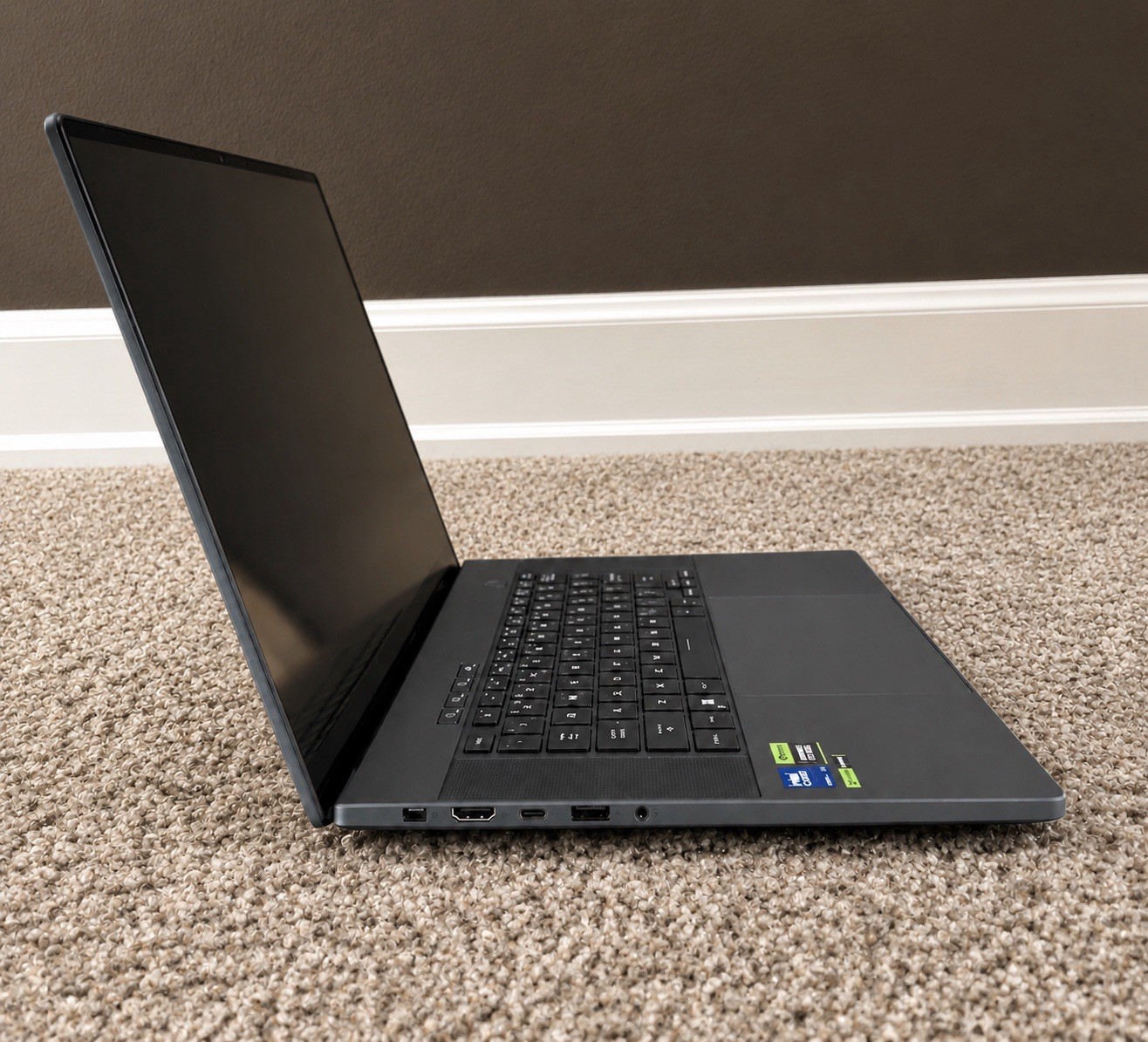 ASUS ROG Zephyrus G16 GU605 RTX 4070 Core Ultra 9 16GB 1TB OLED 240Hz