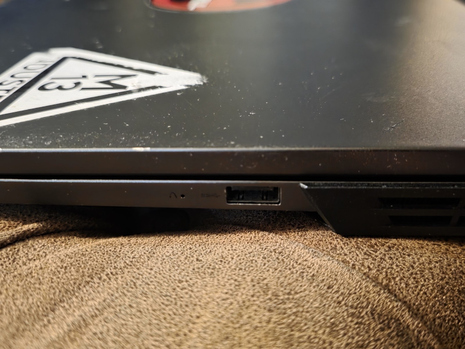 Lenovo Legion Y730-17IN Laptop i5-8300H 2.30 GHz 8GB DDR 1 TB HD GTX 1050Ti 4GB