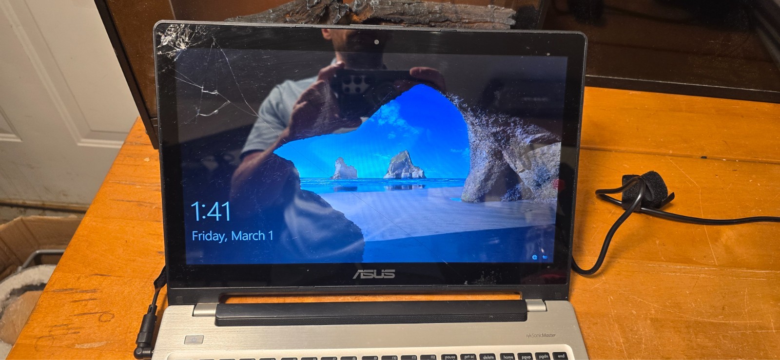 ASUS VivoBook Laptop For Parts Password Locked Bad Battery No Accessories