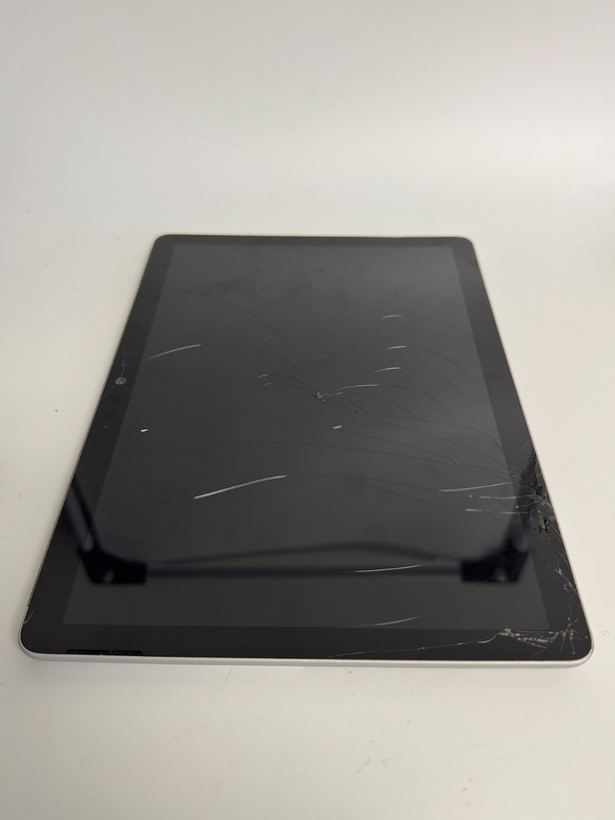 CLEAN IMEI FOR PARTS – Microsoft Surface Go 3 4GB RAM 64GB Platinum – ISSUE READ