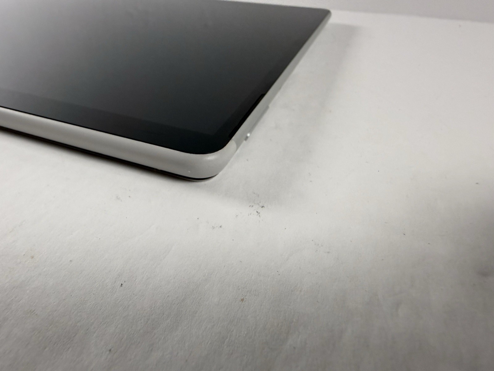 Microsoft Surface Pro 8 (1982) i5-1145G7 – 16GB RAM – 256GB 120Hz – Win 11 Pro