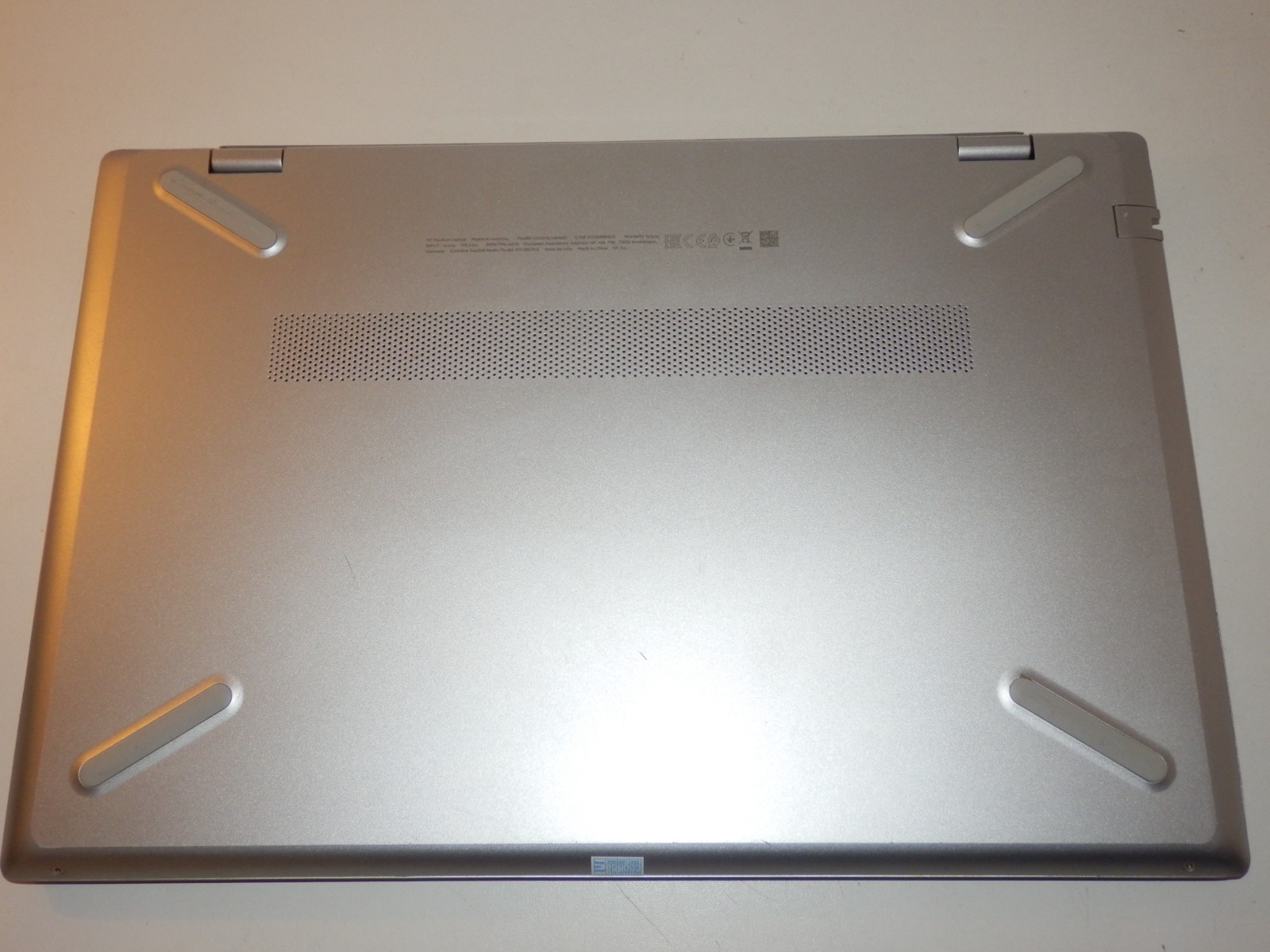 HP Pavilion 15-cw, AMD Ryzen 5 2500U, 8GB Ram, 256GB SSD, Vega 8, 15.6″ inch FHD