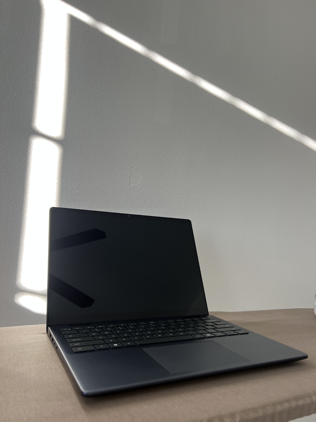 Dell Inspiron 14 2-in-1 Touchscreen Ryzen 5 8640HS 8GB RAM 512GB SSD Win 11