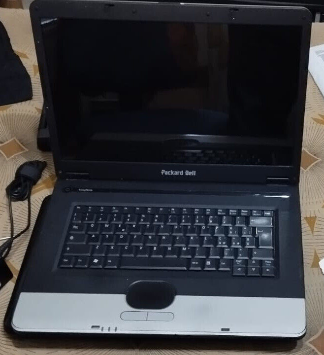 PC Retro – Packard Bell – Easy Note – Model Argo C -HD80GB 1GB RAM -for Parts
