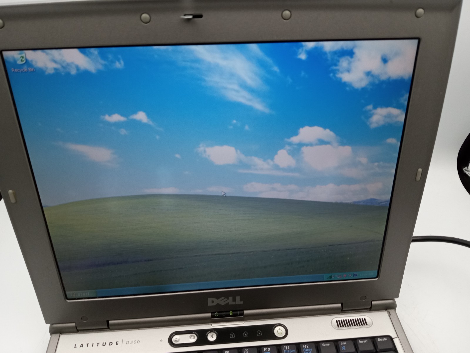 Dell Latitude D400 12.1″ Intel Pentium M 1.5GB RAM 80GB HDD WinXP – READ -RR