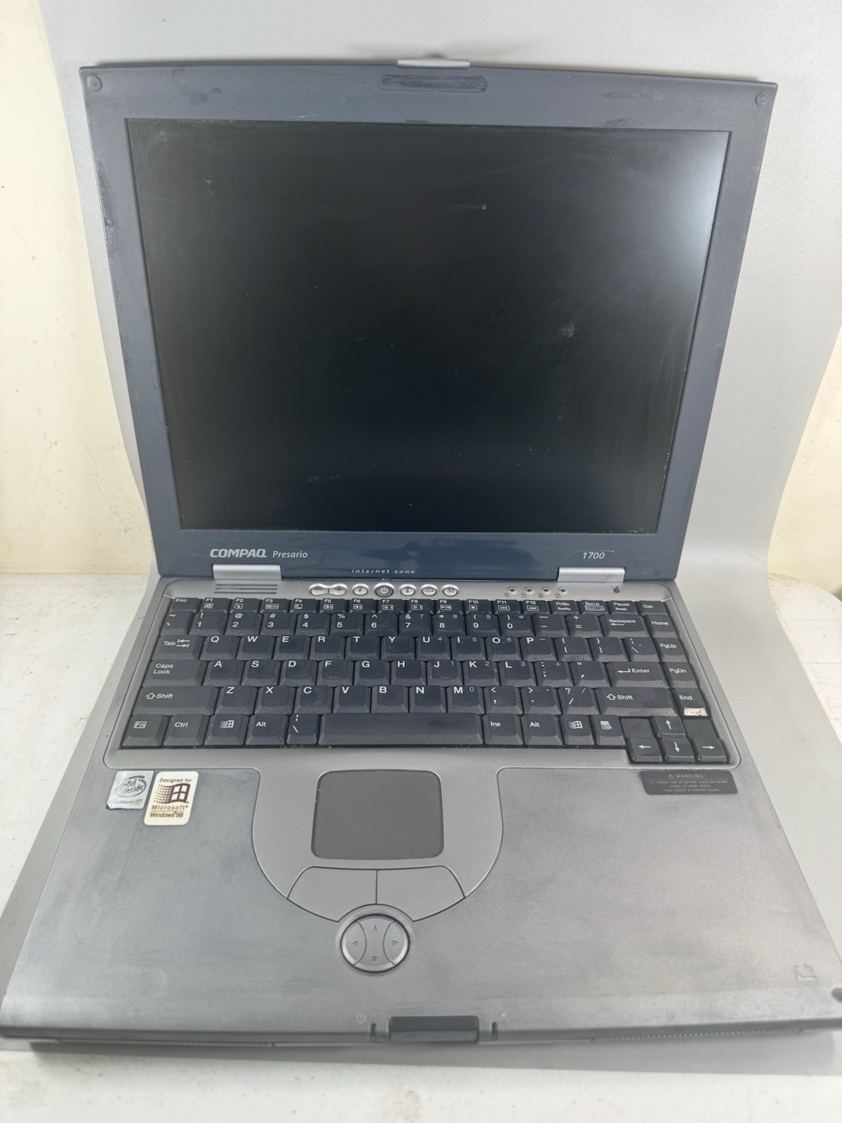 Compaq Presario 1700 Laptop Boots Windows 98 w/ Bag PSU HP CD-RW Dock