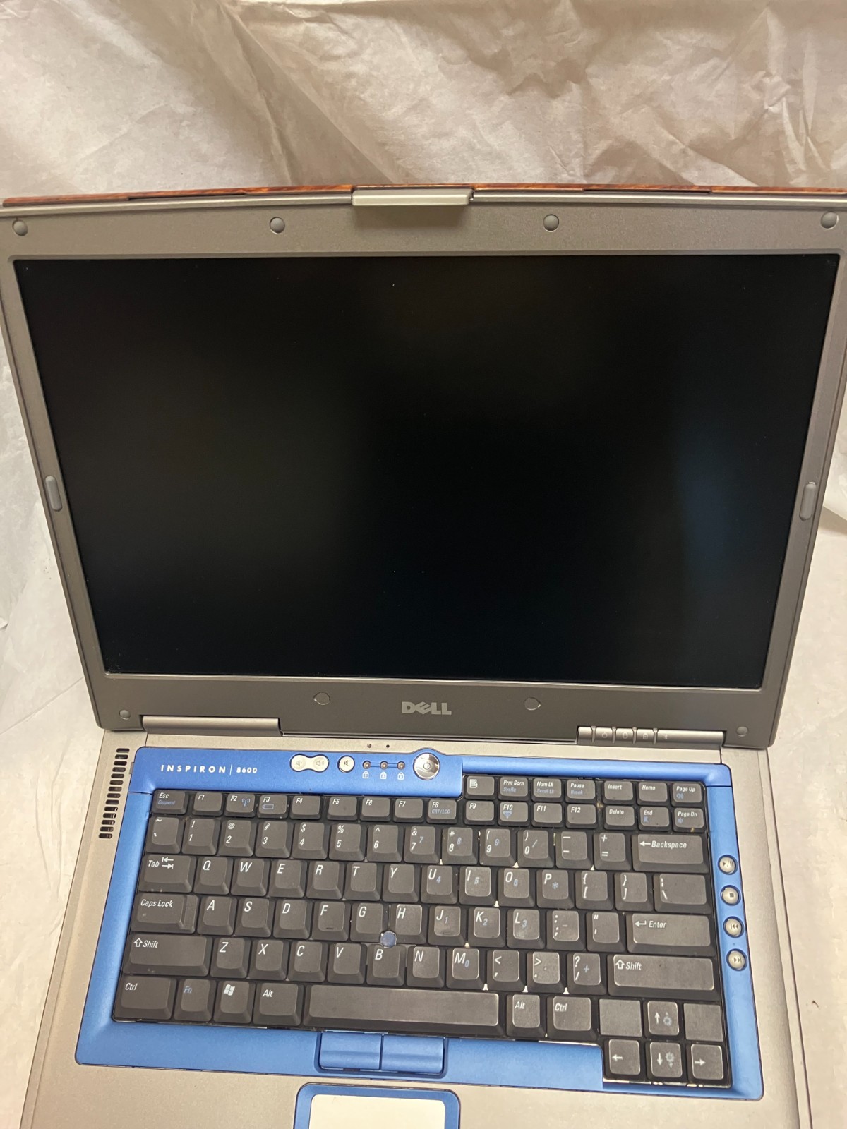 Dell Inspiron 8600 Intel Pentium M 1.40 ghz, 512 MB NO HDD FOR PARTS