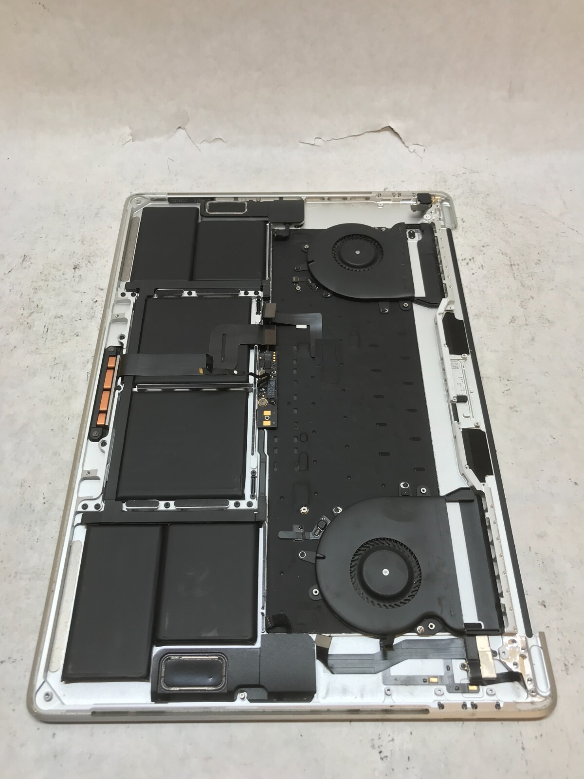 Apple MacBook Pro Touch/2018 A1990 Palmrest NO MOTHERBOARD For Parts/Repair- -DW