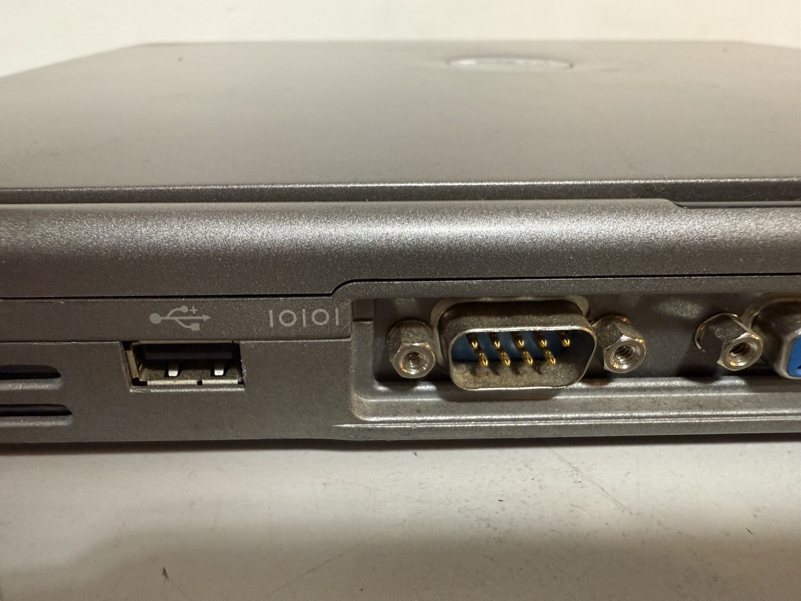 DELL LATITUDE D400 12.1″ Laptop INTEL PENTIUM 1.4GHz 2Gb 60Gb HDD WinXP PRO SP3