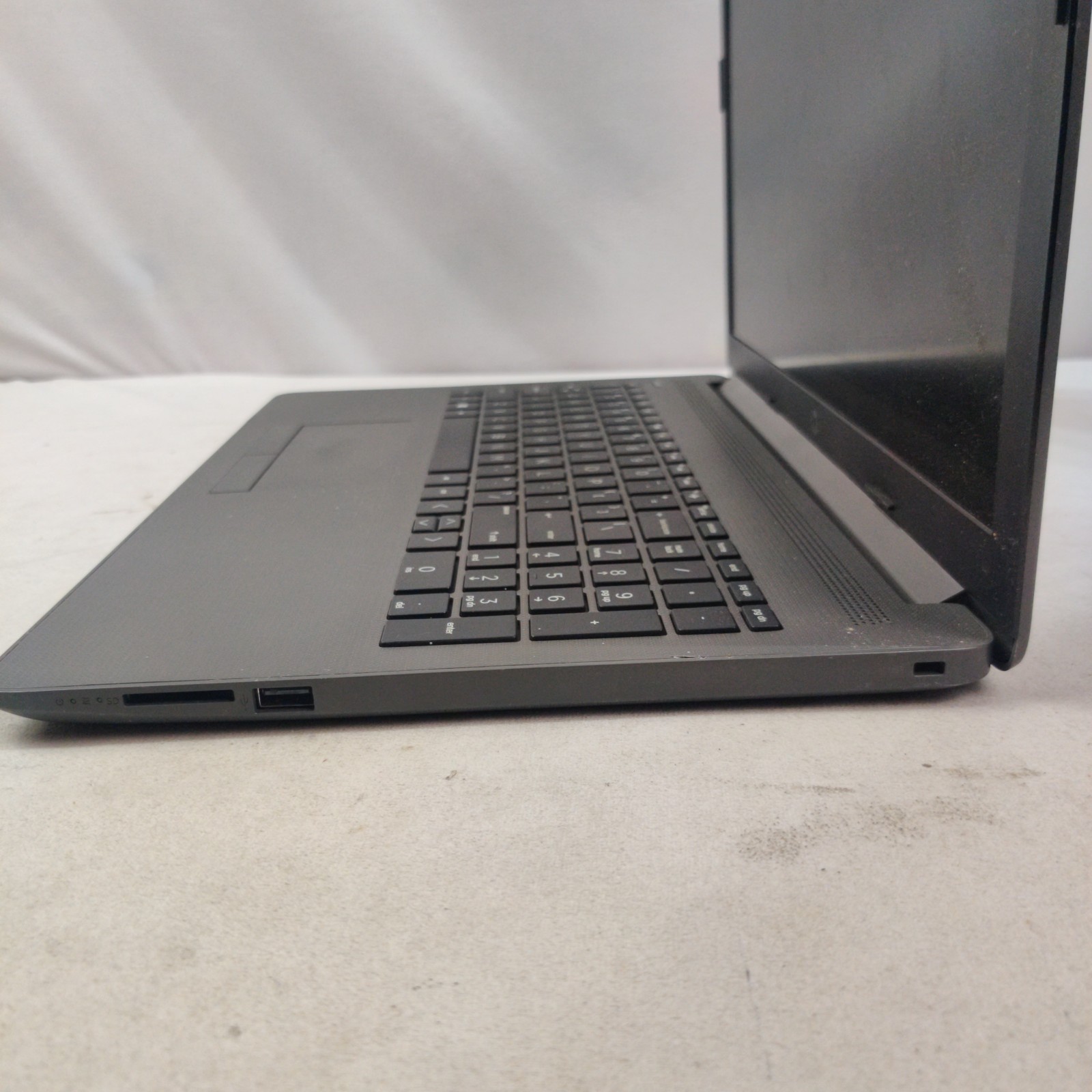HP 255 G7 15.6″ A4-9125 2.3GHz 8GB RAM Win 10 (NO HDD/AC ADAPTER)
