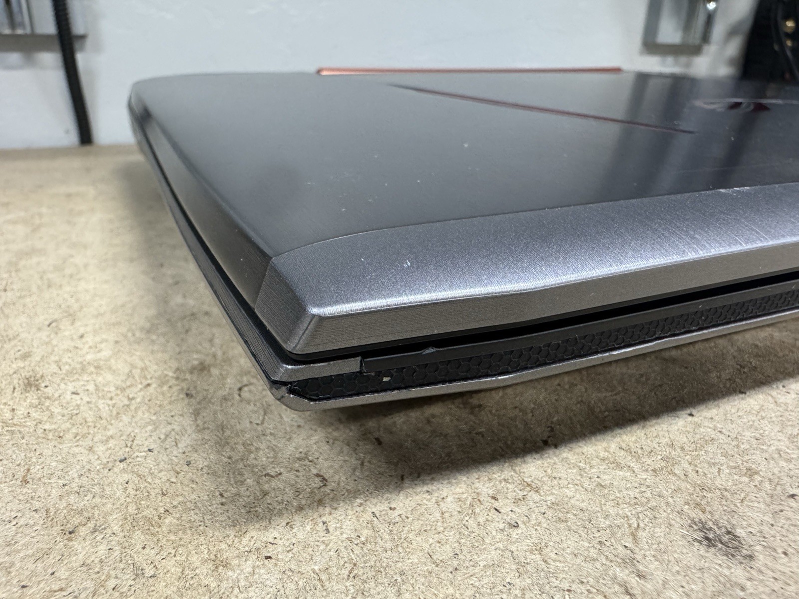 Asus G752VY-DH78K i7 6820HK GTX 980M 17.3″ IPS Laptop BAD FOR PARTS REPAIR