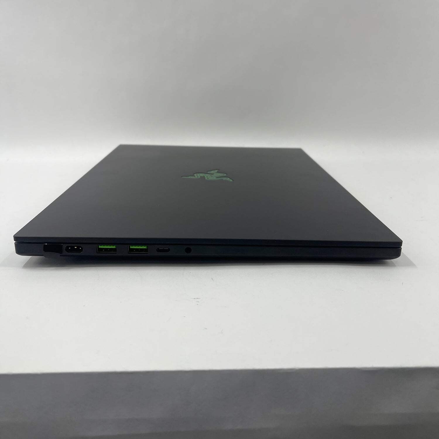 Razer Blade 16 RZ09-0528 Ryzen AI 9 365 32GB RAM 1TB SSD GeForce RTX 5070 Ti