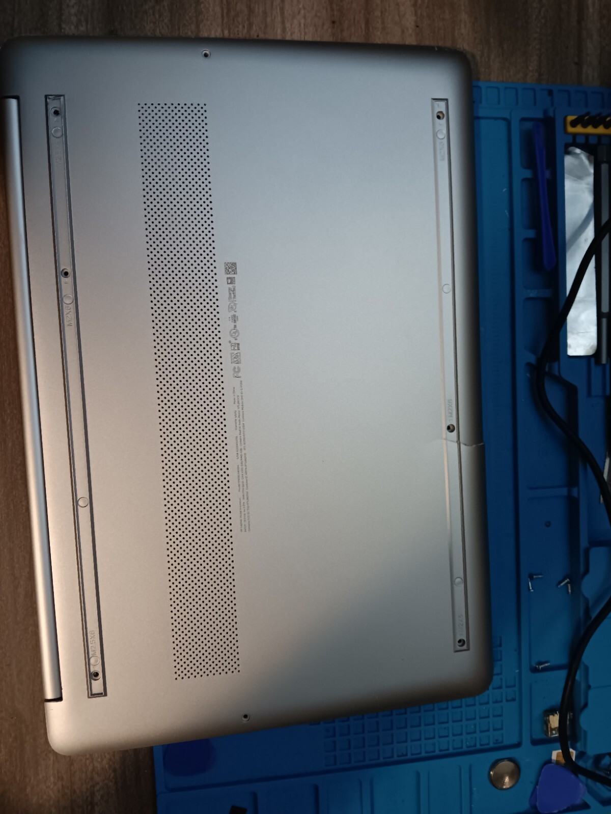 HP Laptop 15-dy1091wm, Intel Core i3-1005G1 No HDD No RAM does not turn on only