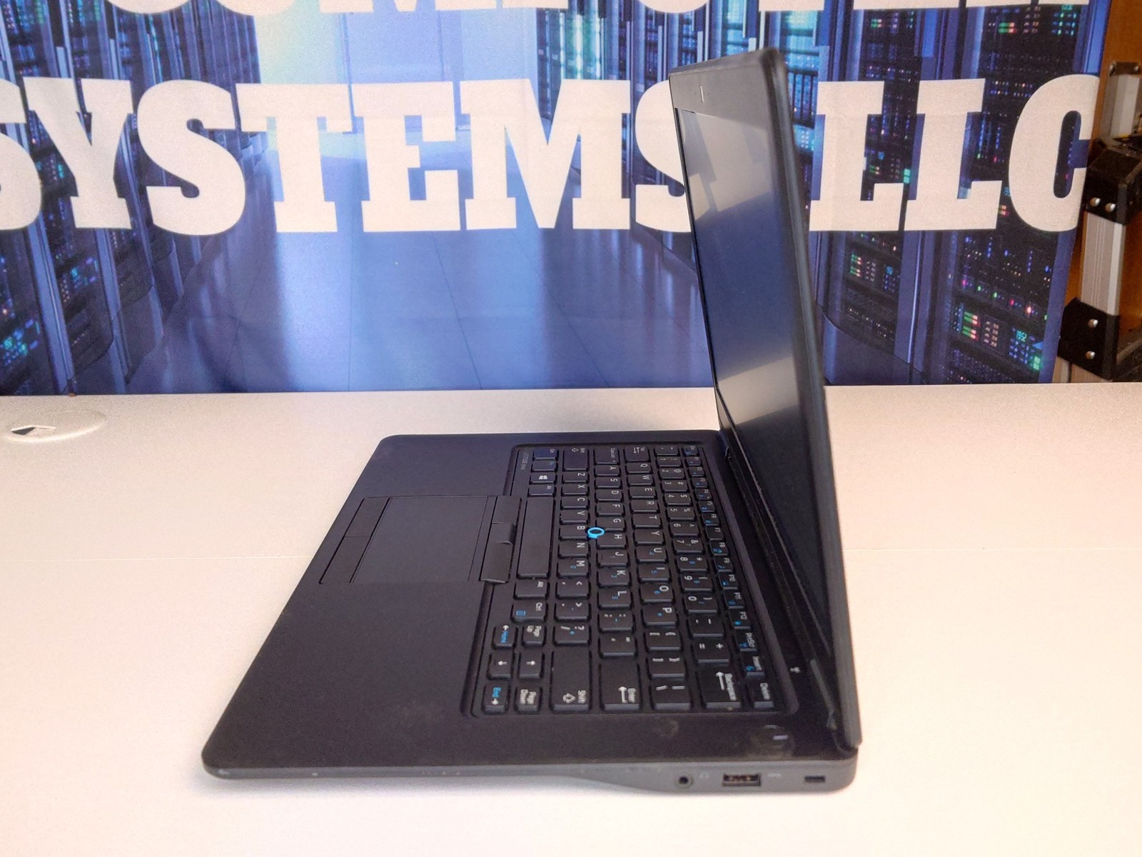 Dell Latitude E7450 14″ 256GB SSD, Intel Core i5-5300U, 2.30GHz 8GB Laptop-Black