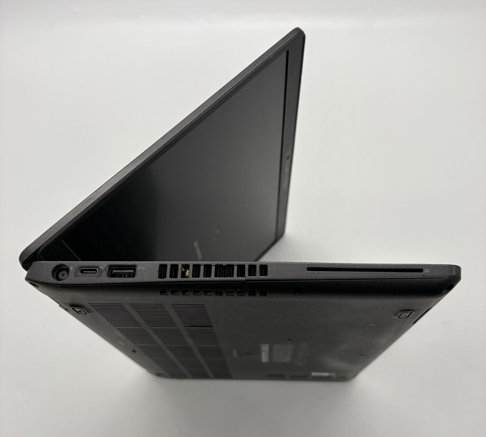Dell Latitude 5400 Intel i7-8665U 14″ 16GB RAM 512GB NVMe WIN11P Unlicensed