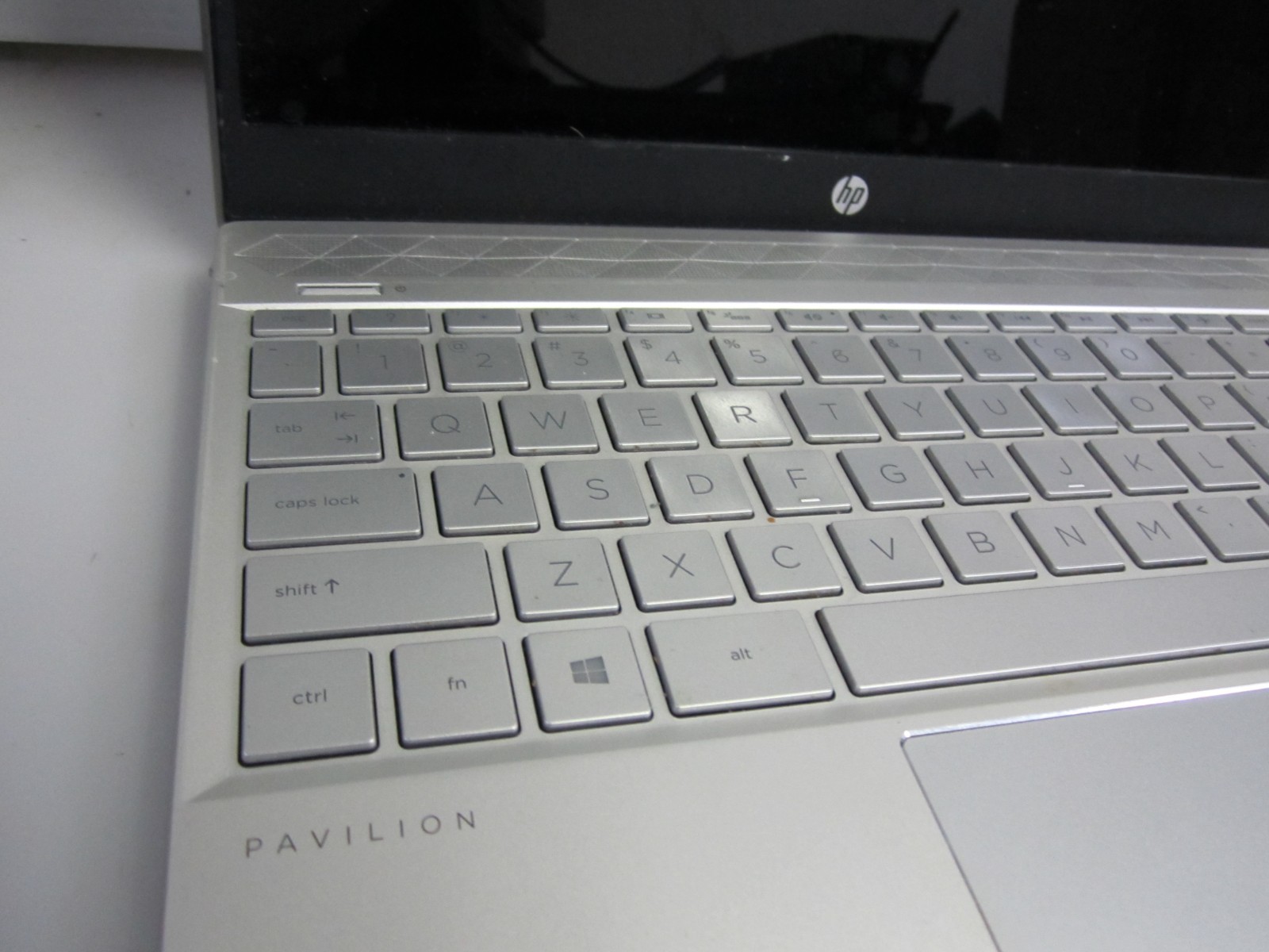 HP Pavilion 13-an0010nr i5-8265U 8GB 1.60GHZ 256GB M2SSD NO OS + AC LAPTOP READ~