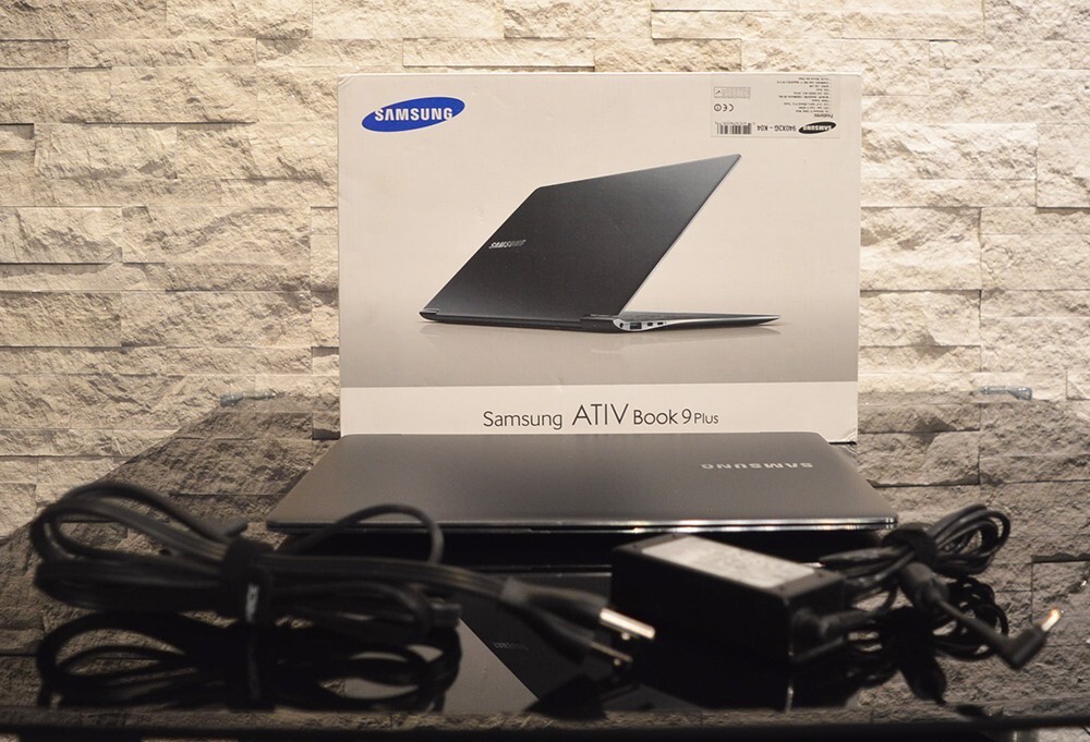 Samsung ATIV NP940X3G-K04US 13.3″ QHD Touch-screen, Intel i7 4500U, SSD 256GB
