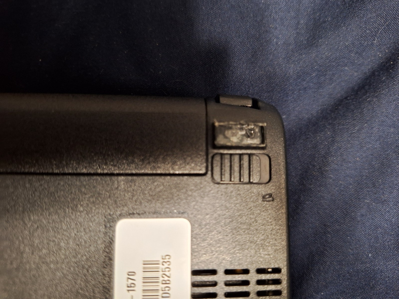 Acer Aspire One ZG5 Mini Laptop w/ Bag, Extra Batteries, Power Cables, & Manual