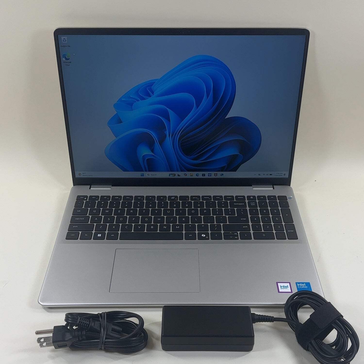 Dell 16 DC16251 16″ Core 7 150U 1.8GHz 32GB RAM 1TB SSD Read