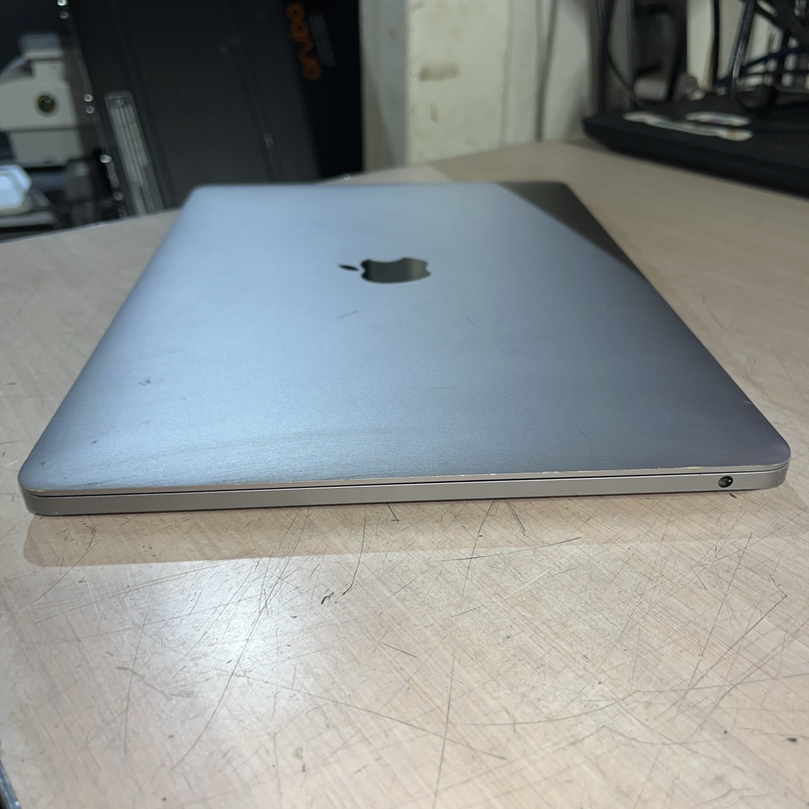 APPLE MACBOOK PRO “M2″ 8 CPU/10 GPU 13” 3.49GHZ 8GB RAM 256SSD