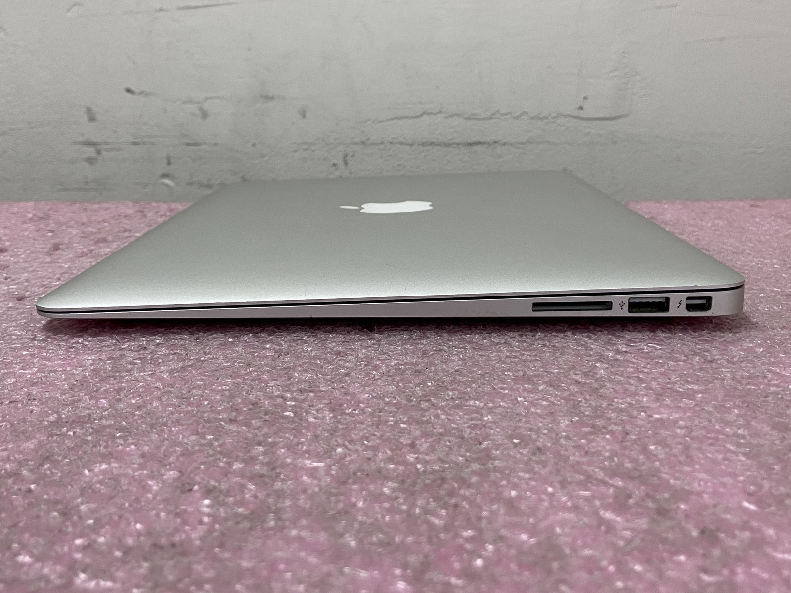 Apple MacBook Air 2017 A1466 13.3″ i5-5350U 8GB RAM 128GB SSD *Read* – CLP41A
