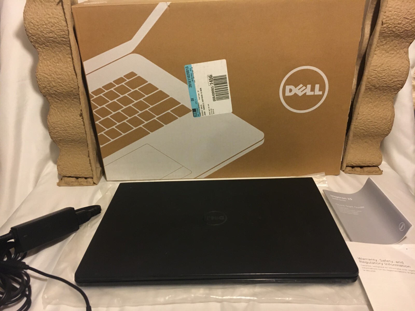 Dell inspron 15 3000 series laptop computer Core i3-5015U