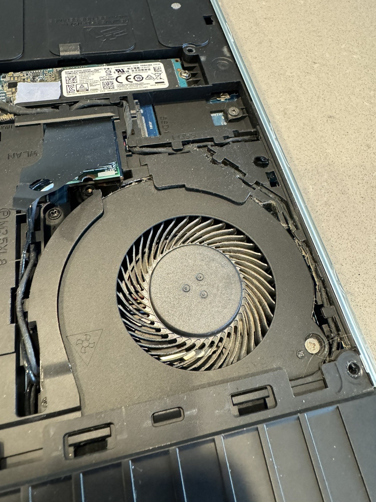Dell Alienware 15 R3 Intel i7-7700 @2.50GHz 16GB RAM NO SSD For Parts