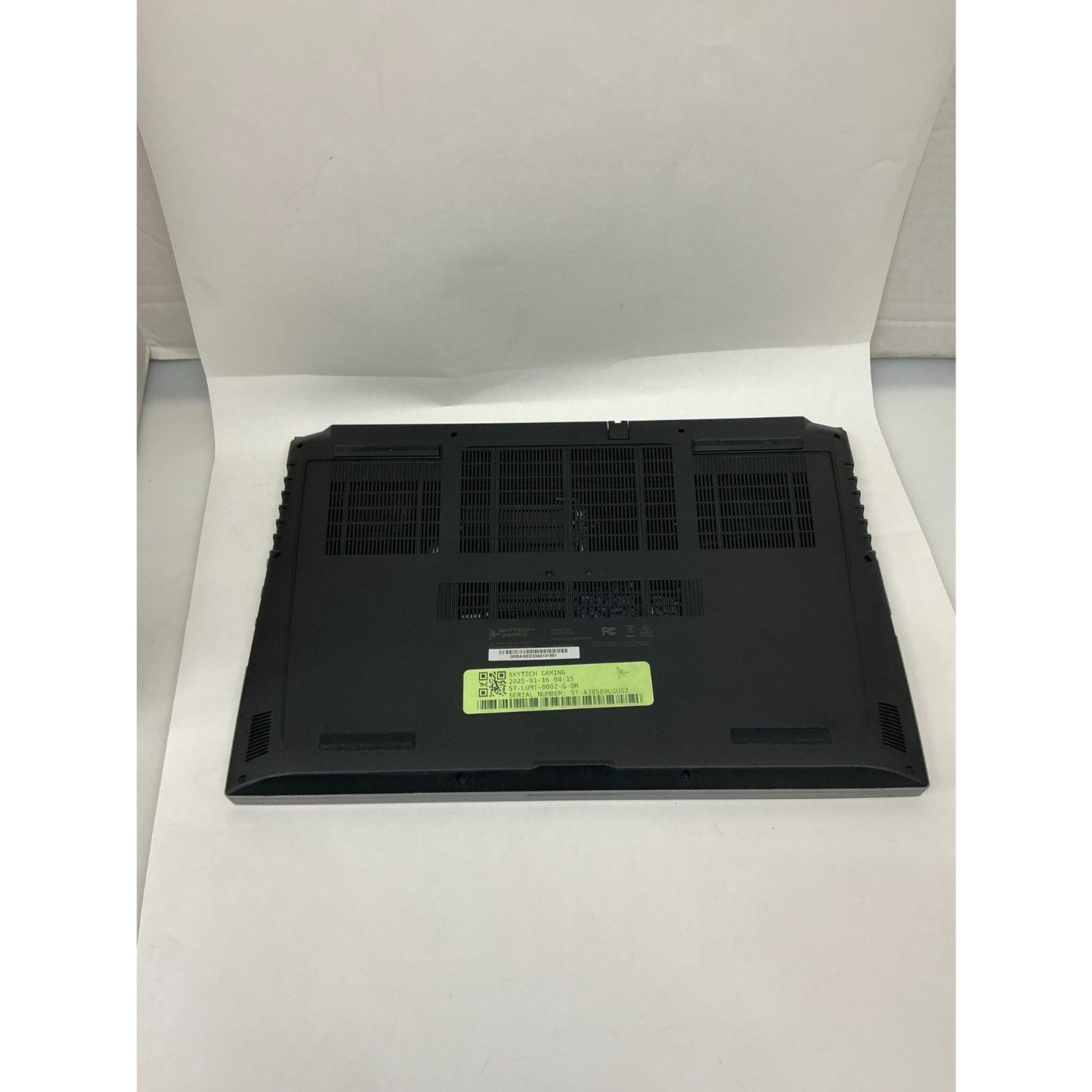 Skytech Gaming Lumi Gaming Laptop Intel 12450H,RTX 3050,1TB NVMe M.2, 16GB-USED