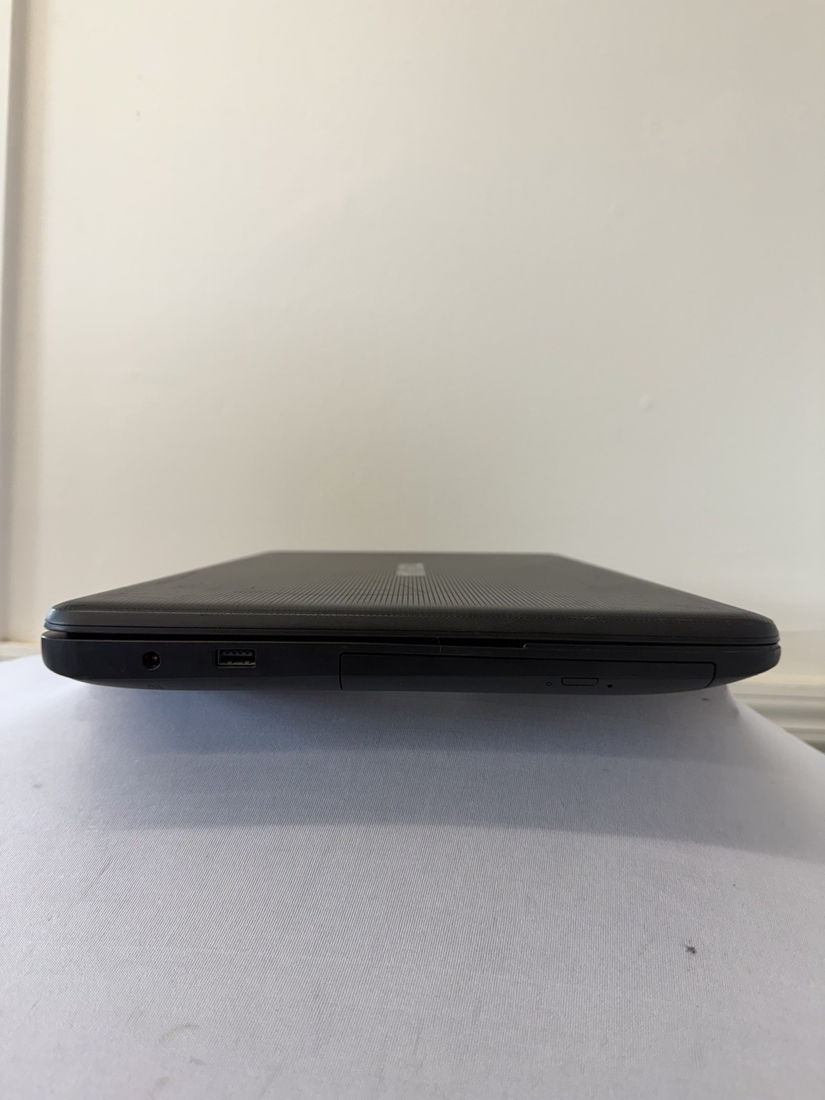 Toshiba Satellite C875-S7205 Laptop – Good Screen – Intel Pentium B970 -Read Des