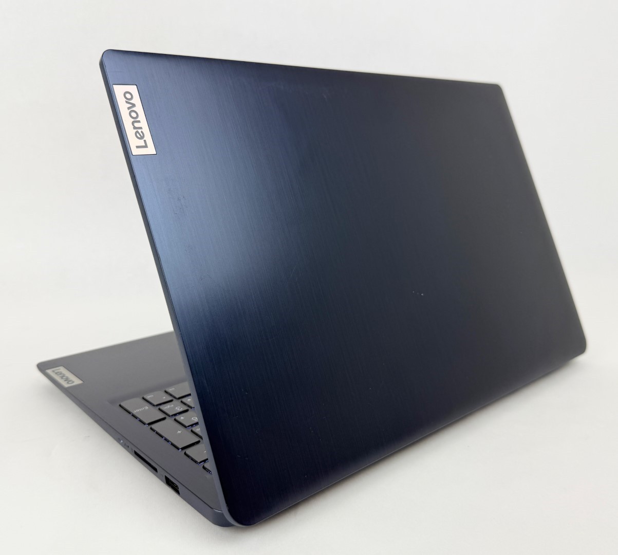 Lenovo IdeaPad 3 15ABA7 15.6″ FHD Touch Ryzen 7 5825U 12GB 512GB SSD W11H