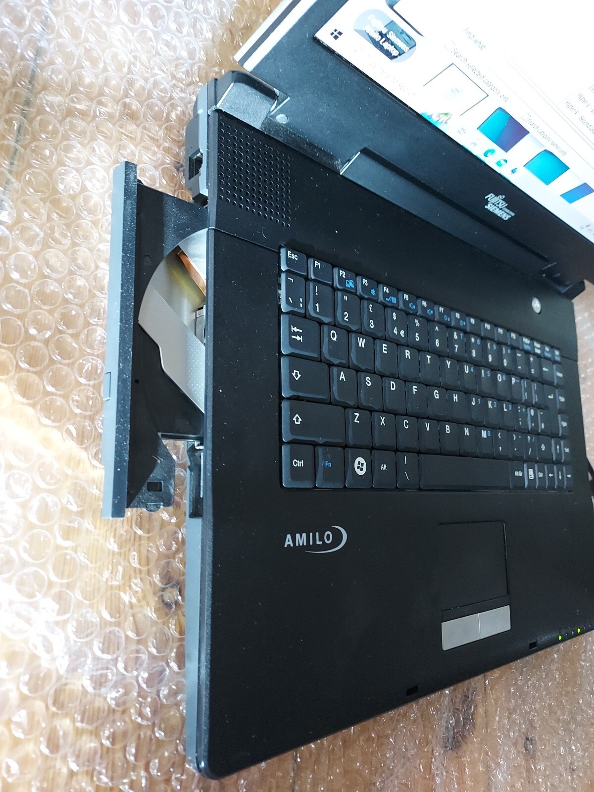 Fujitsu Siemens Amilo LI 1705 Laptop