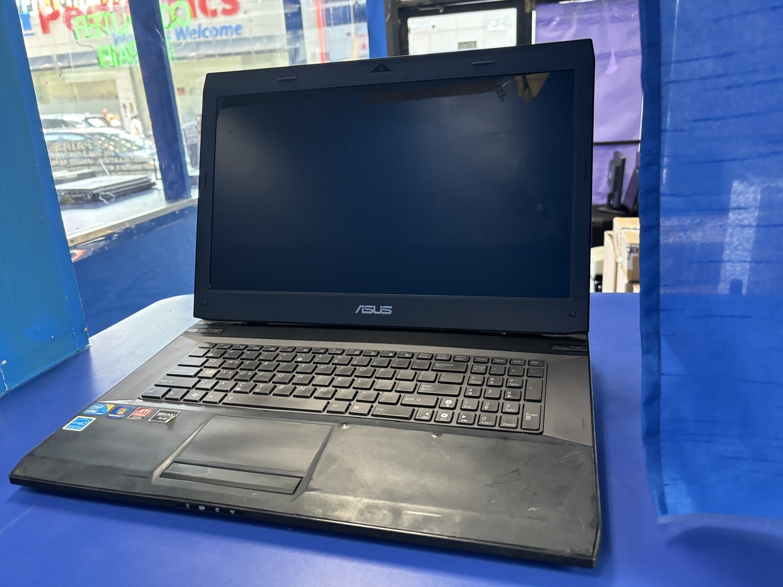 ASUS G73JH 17.3″ Laptop Intel Core i7 CPU 4 GB RAM ATI Radeon 5870 Video Card