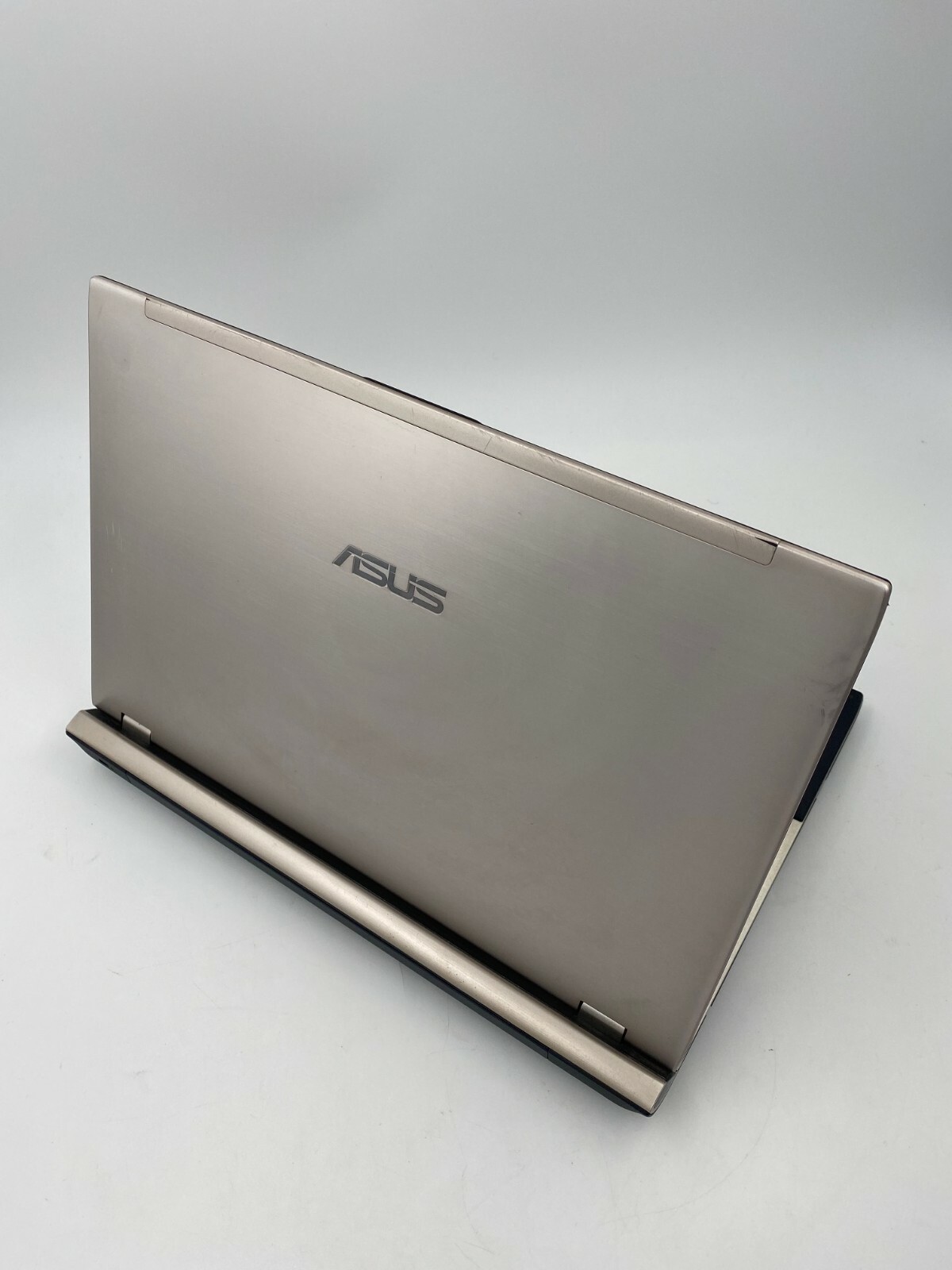 Asus U56E laptop, Intel core I5, 8 GB RAM, 500 GB HDD.