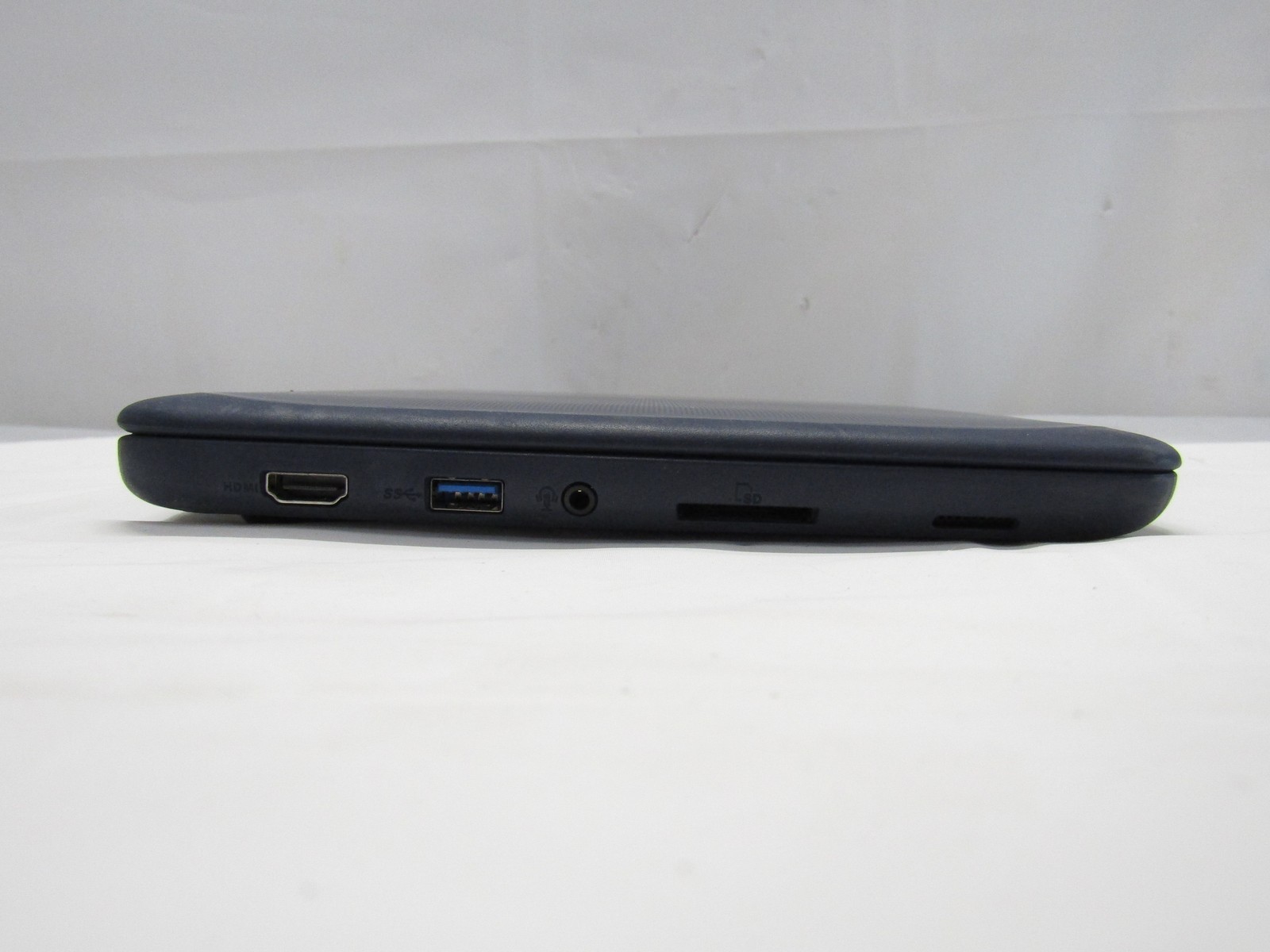 Asus Vivobook W202NA-YS03 1.2GHz Celeron N3350 4GB RAM 64GB eMMC NO OS + Charger