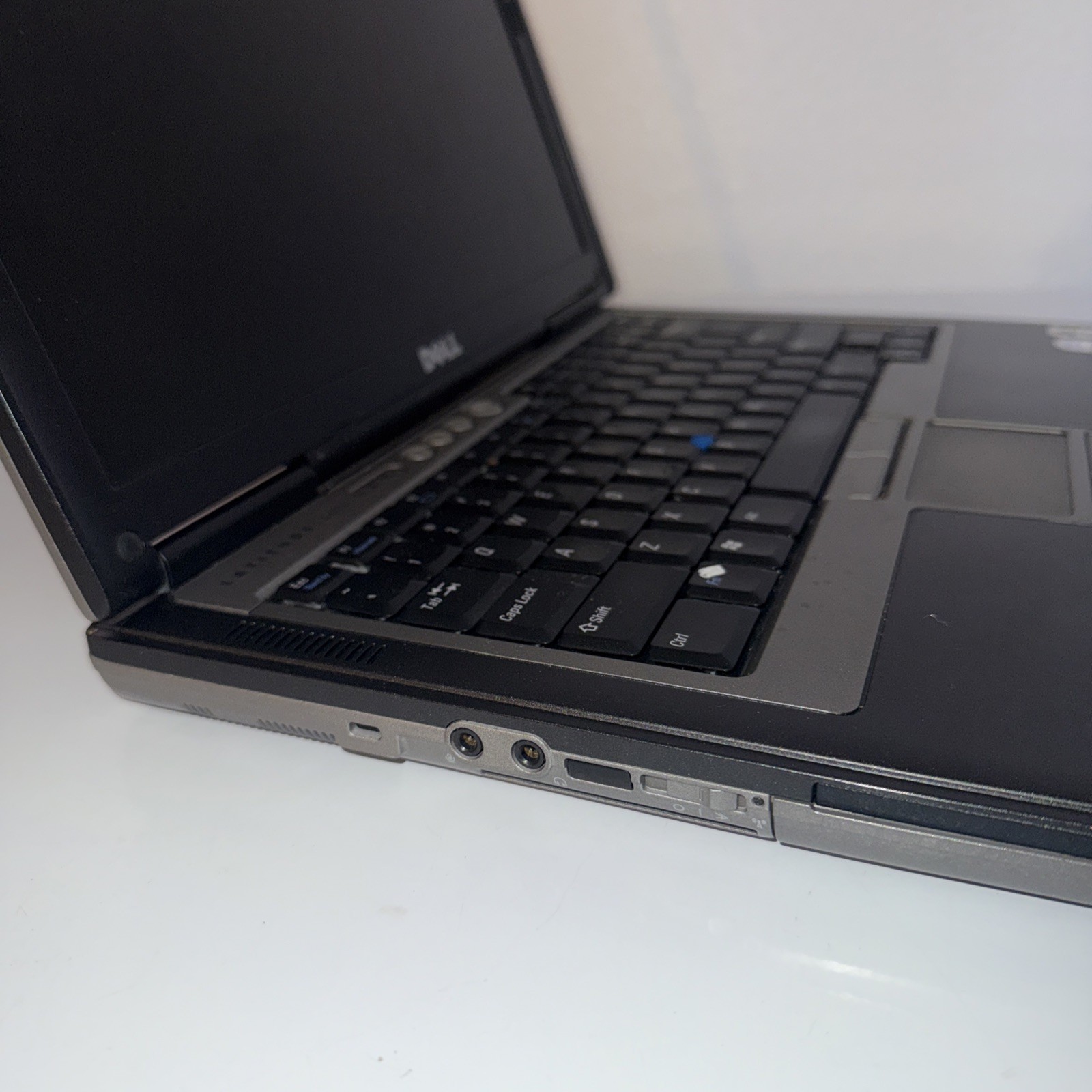 Dell Latitude D630 Laptop Duo 2, 2GB RAM , 120GBHD Win XP NO BATTERY