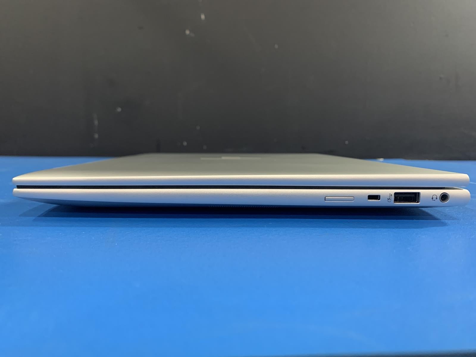 HP 840 G11 Ultra 5 135H 3.19GHz 16GB DDR5 512GB SSD Poly Studio NO OS
