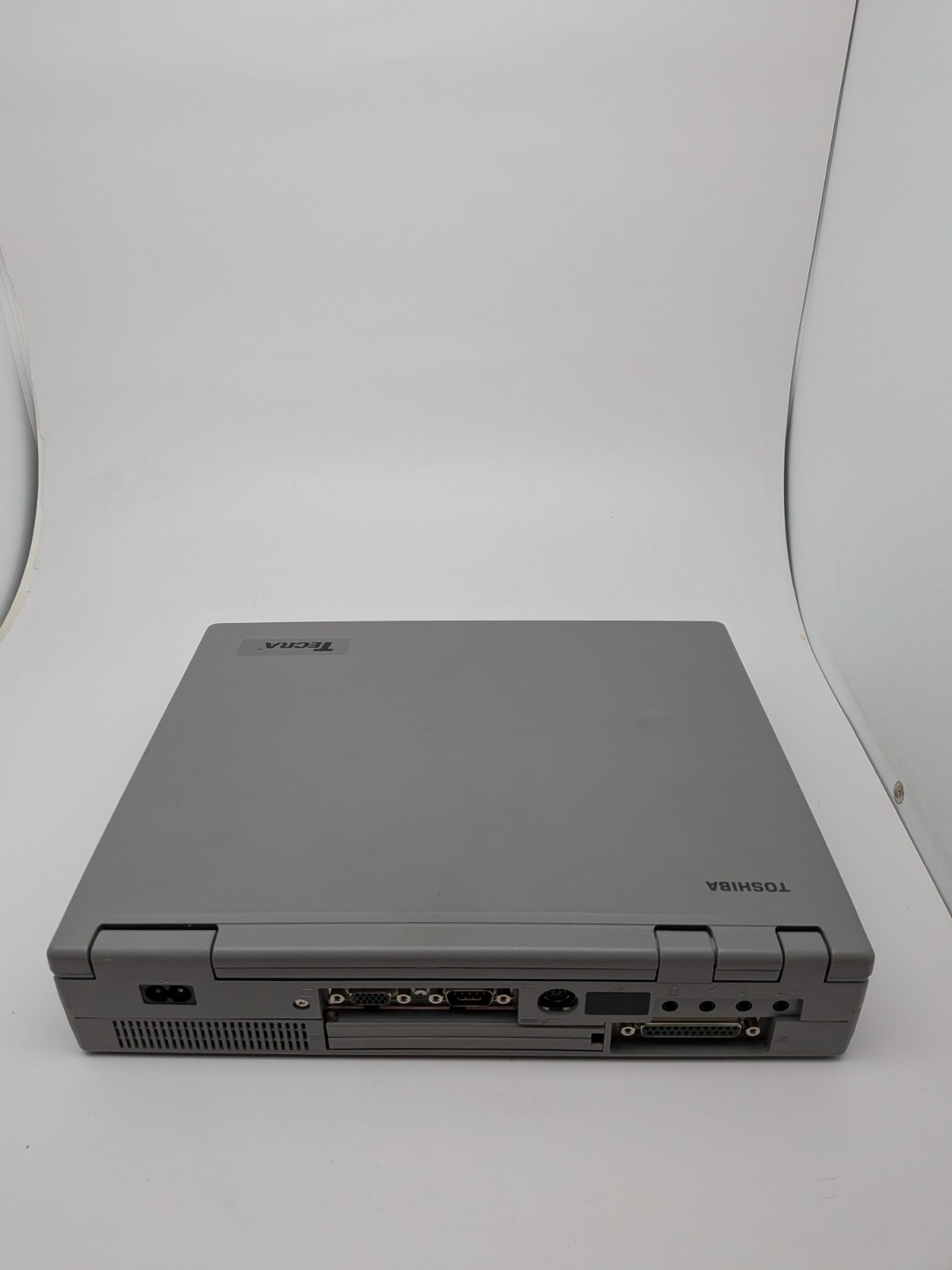 Vintage Toshiba Tecra 500CDT Notebook Computer w/HDD RAM WIN 95 *WORKS*