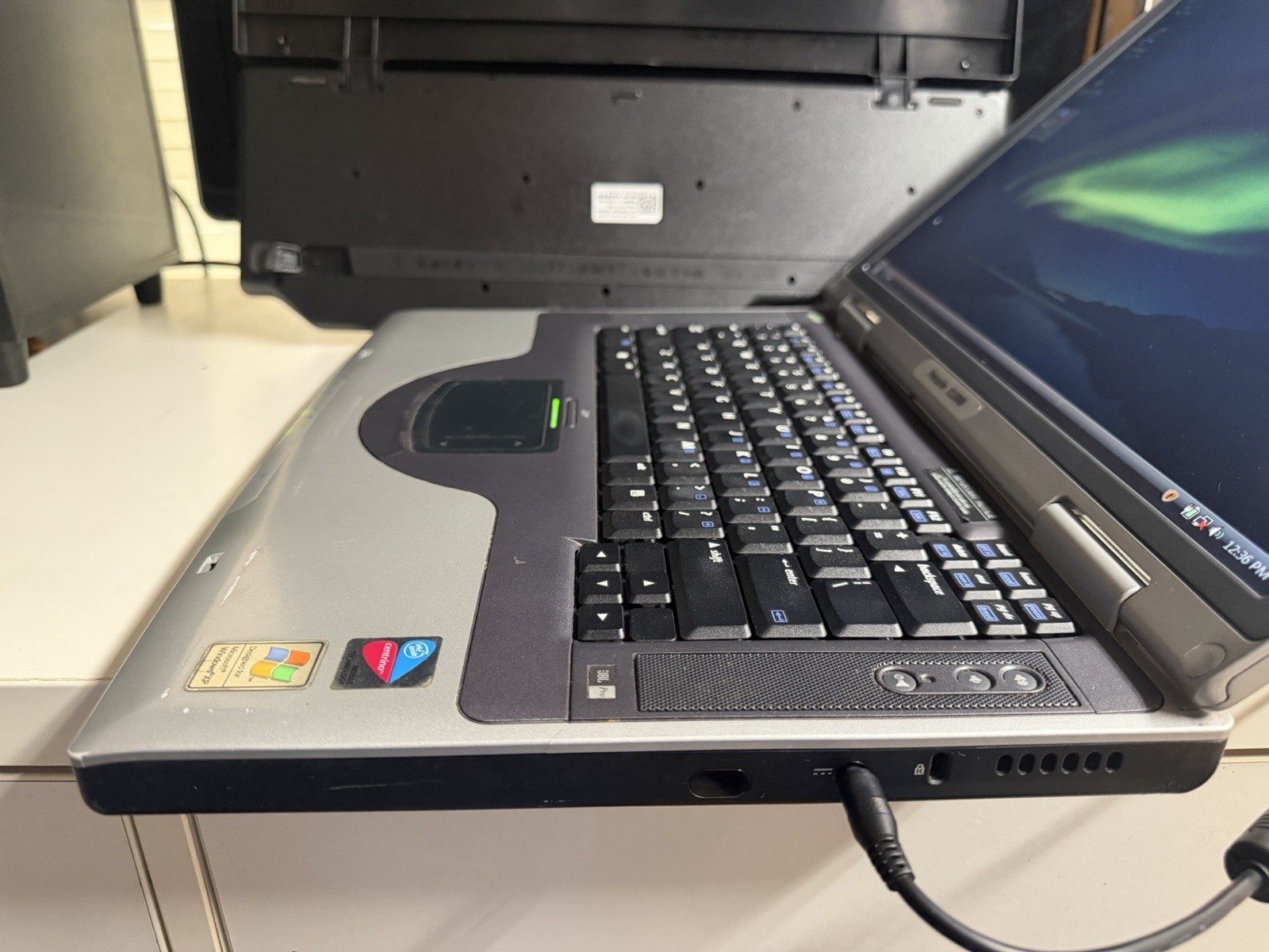 Vintage HP Compaq X1000 Laptop 15.1 TFT, WinVista, Cen 1.73 GHz, 30 GB, 1.5 DVD