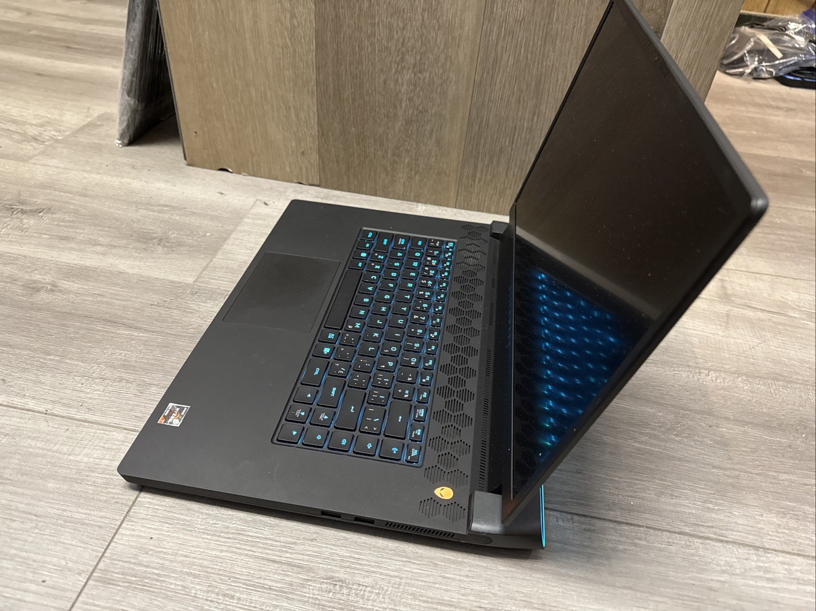 Dell Alienware m17 Ryzen Edition R5 Laptop (2022), 17.3″ 1920×1080 FHD, Ryzen