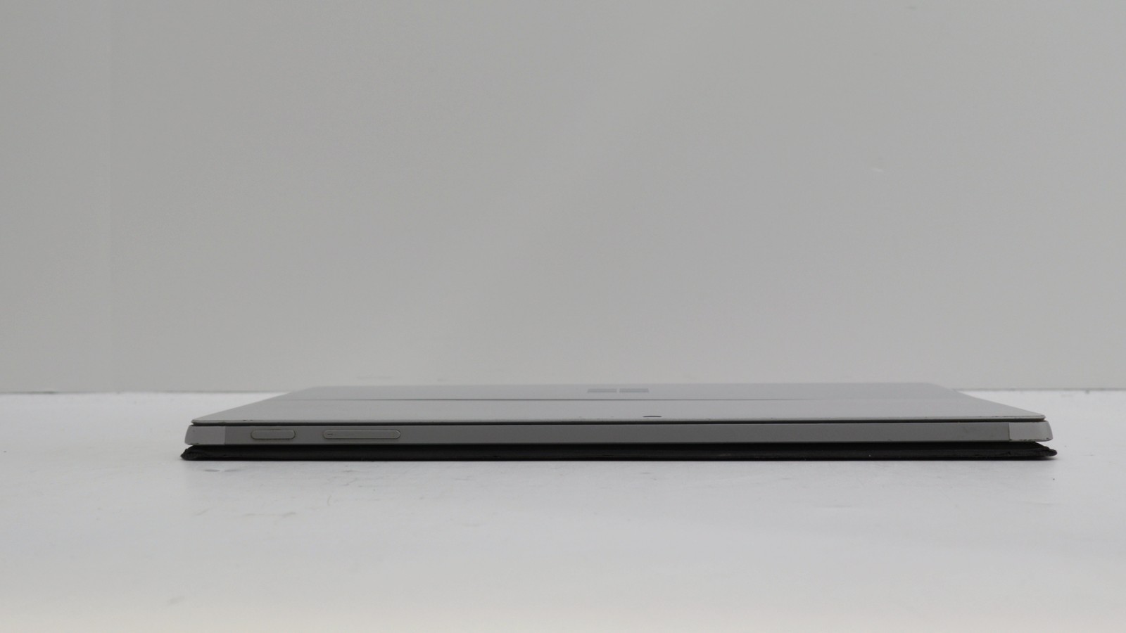 Microsoft Surface Pro 12″ i7-7660u 8GB 256GB – Fair READ DESC