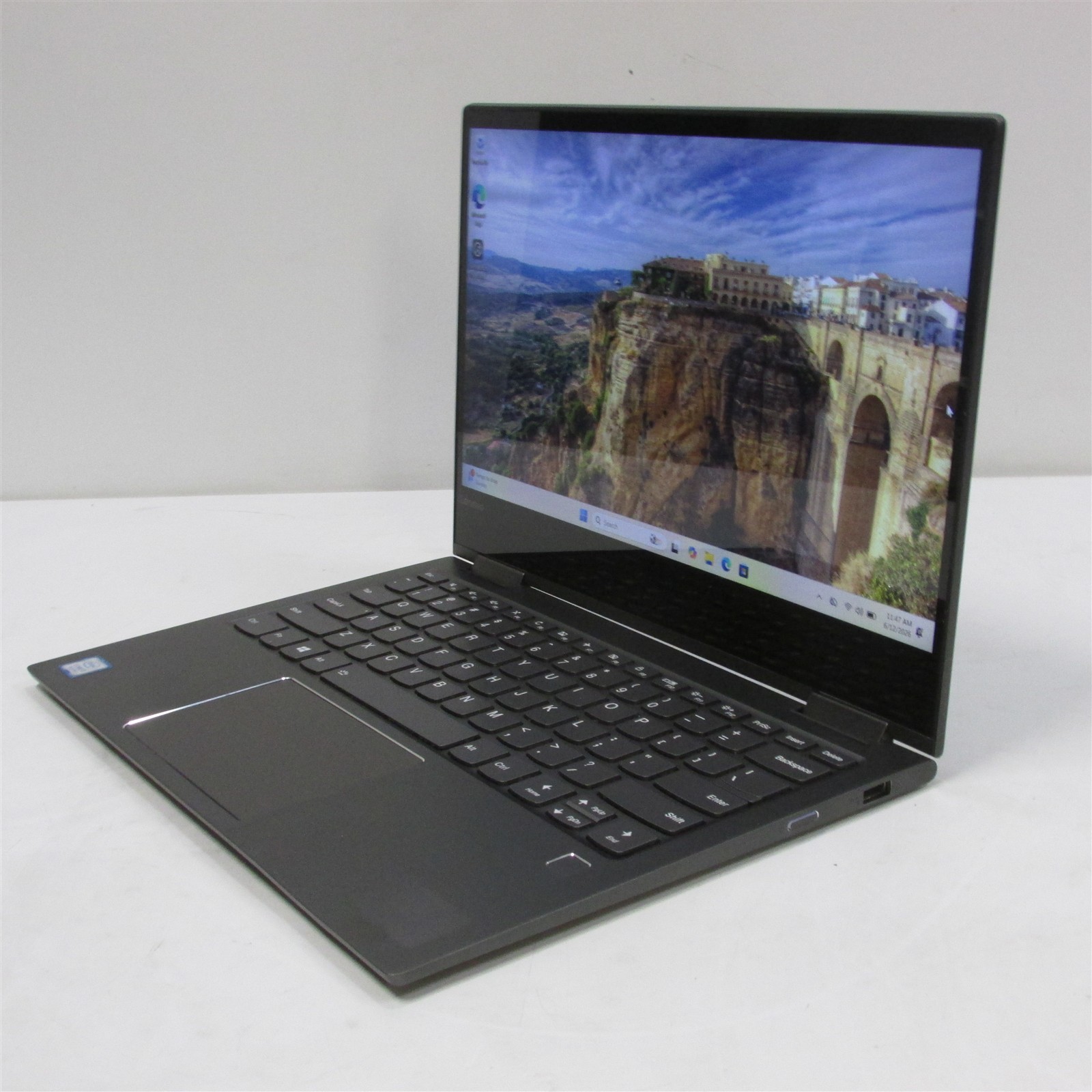 Lenovo Yoga 730-13IKB i7-8550U 1.8GHz 8GB RAM 256GB NVME 13″ W11H 2-in-1 DENTS