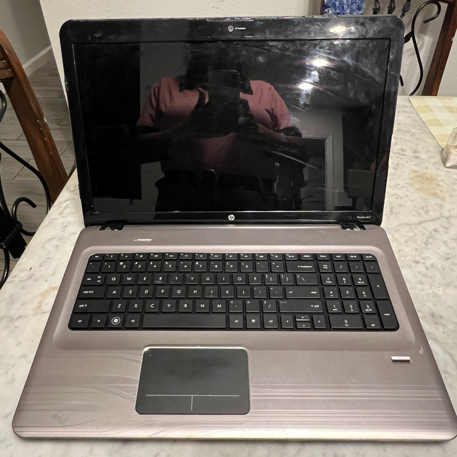 HP Pavilion dv7-4272us 17.3″ Laptop AMD Phenom II 4GB Ram 700GB Beats Audio READ