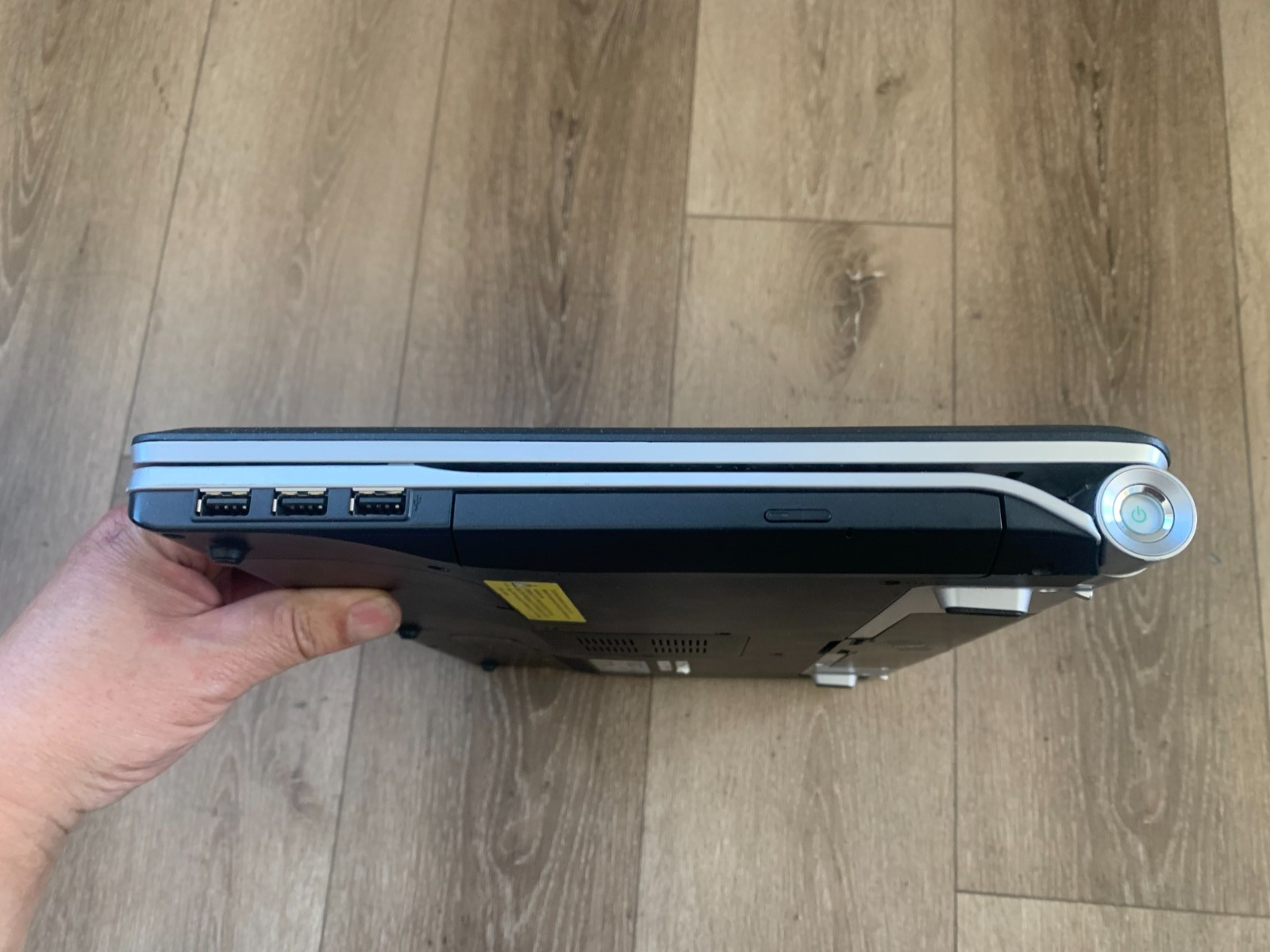 Sony PCG-3J1L VGN-FW550F 16.4″ Intel Core 2 Duo P8700 2.53GHz 4GB Ram 320GB HDD