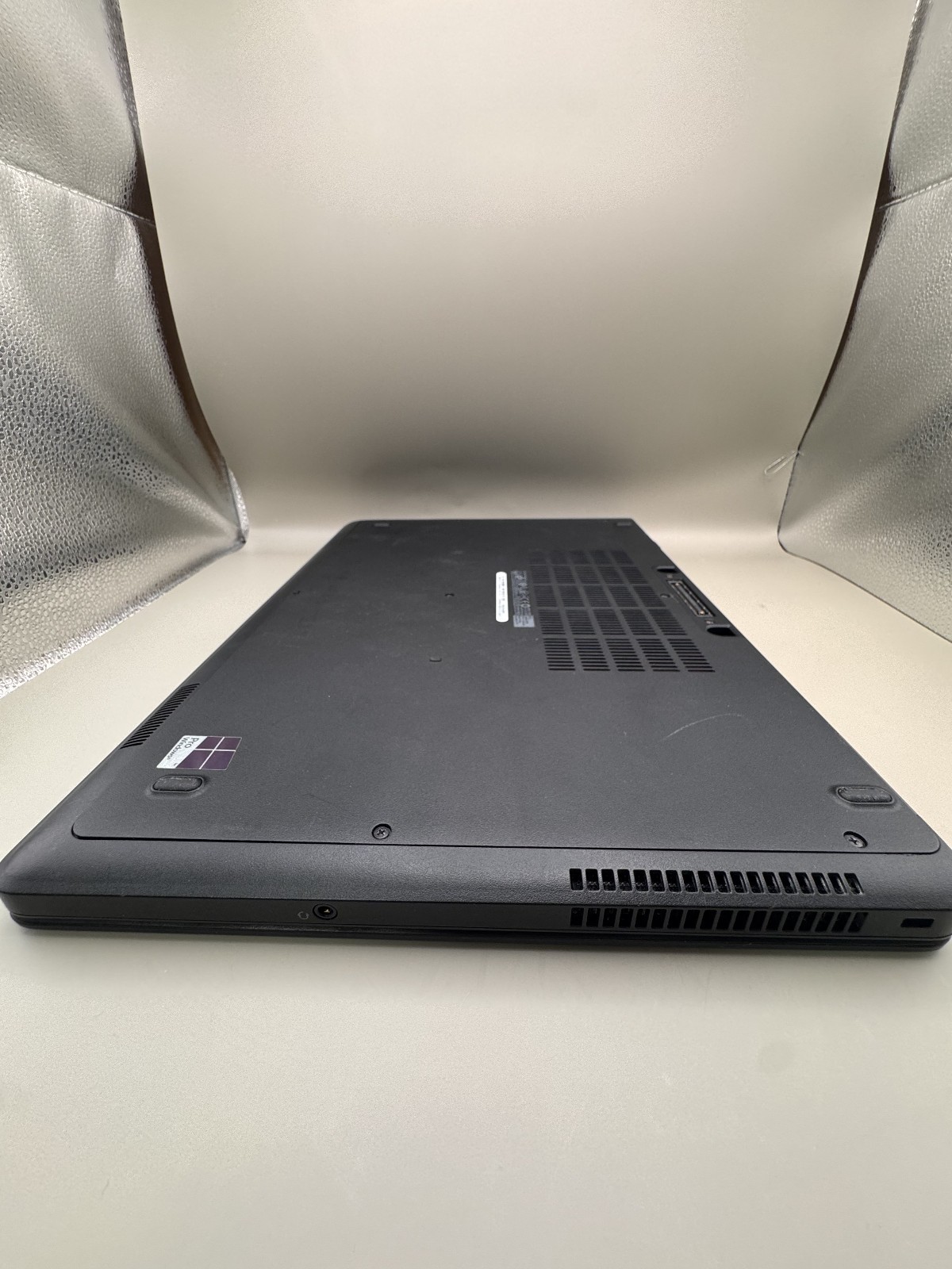 Dell Latitude e5550 Laptop, i3-5010U, 8GB DDR3, no drive/unknown battery life